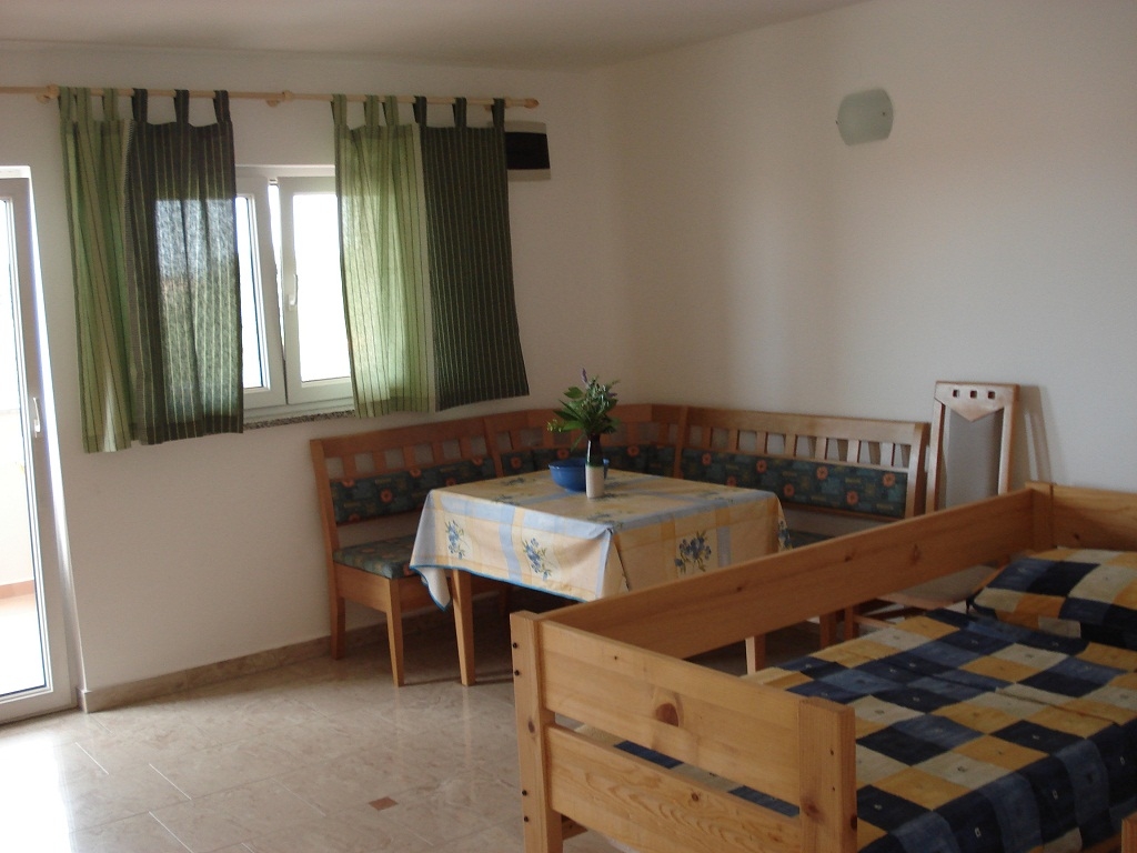 One bedroom apartment with terrace and sea view Banjol, Rab  A-b