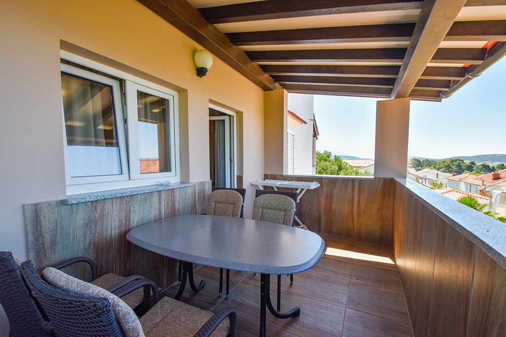 One bedroom apartment with terrace and sea view Banjol, Rab  A-b