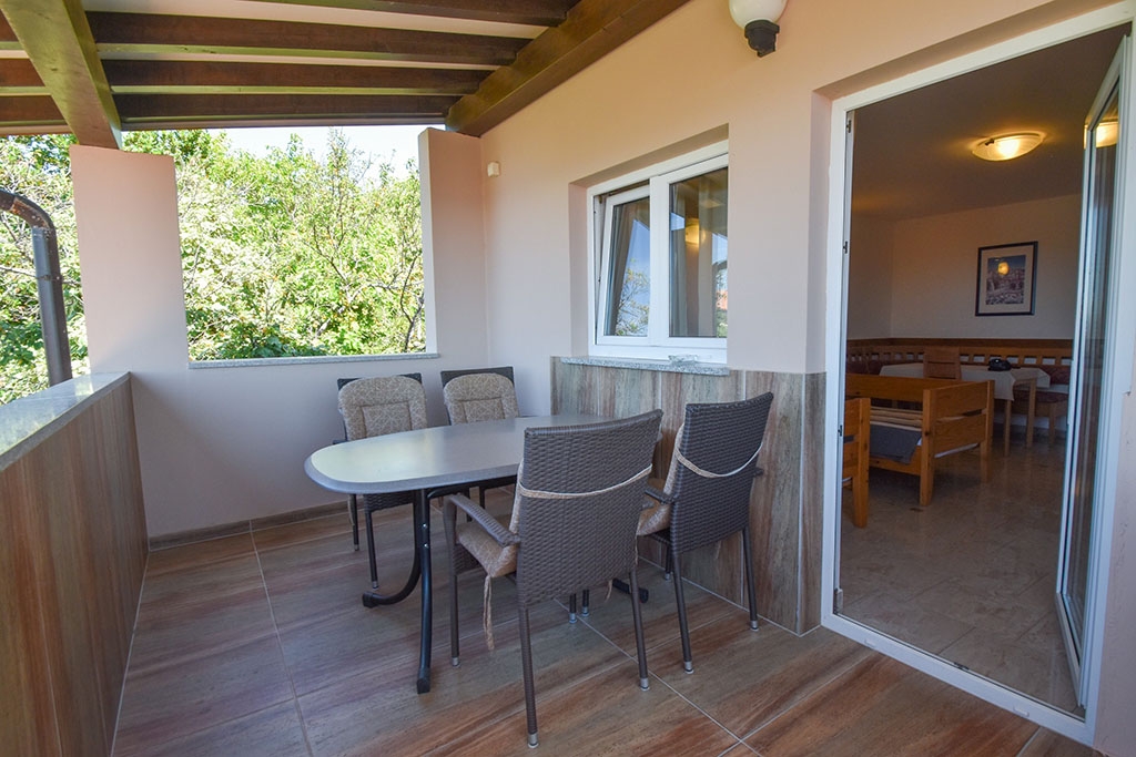 One bedroom apartment with terrace and sea view Banjol, Rab  A-b