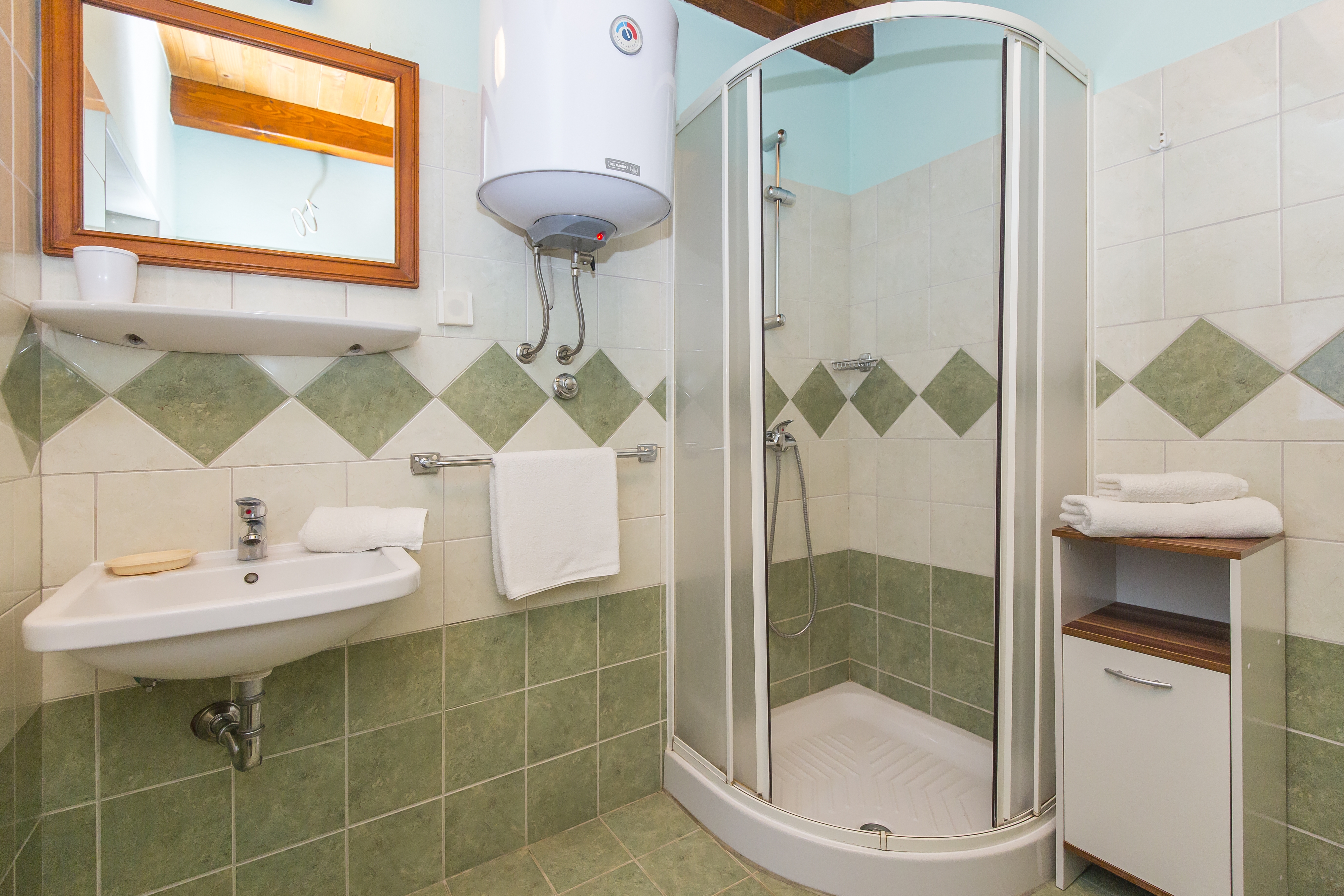Two bedroom house with terrace Mali Turini, Central Istria - Središnja Istra  K