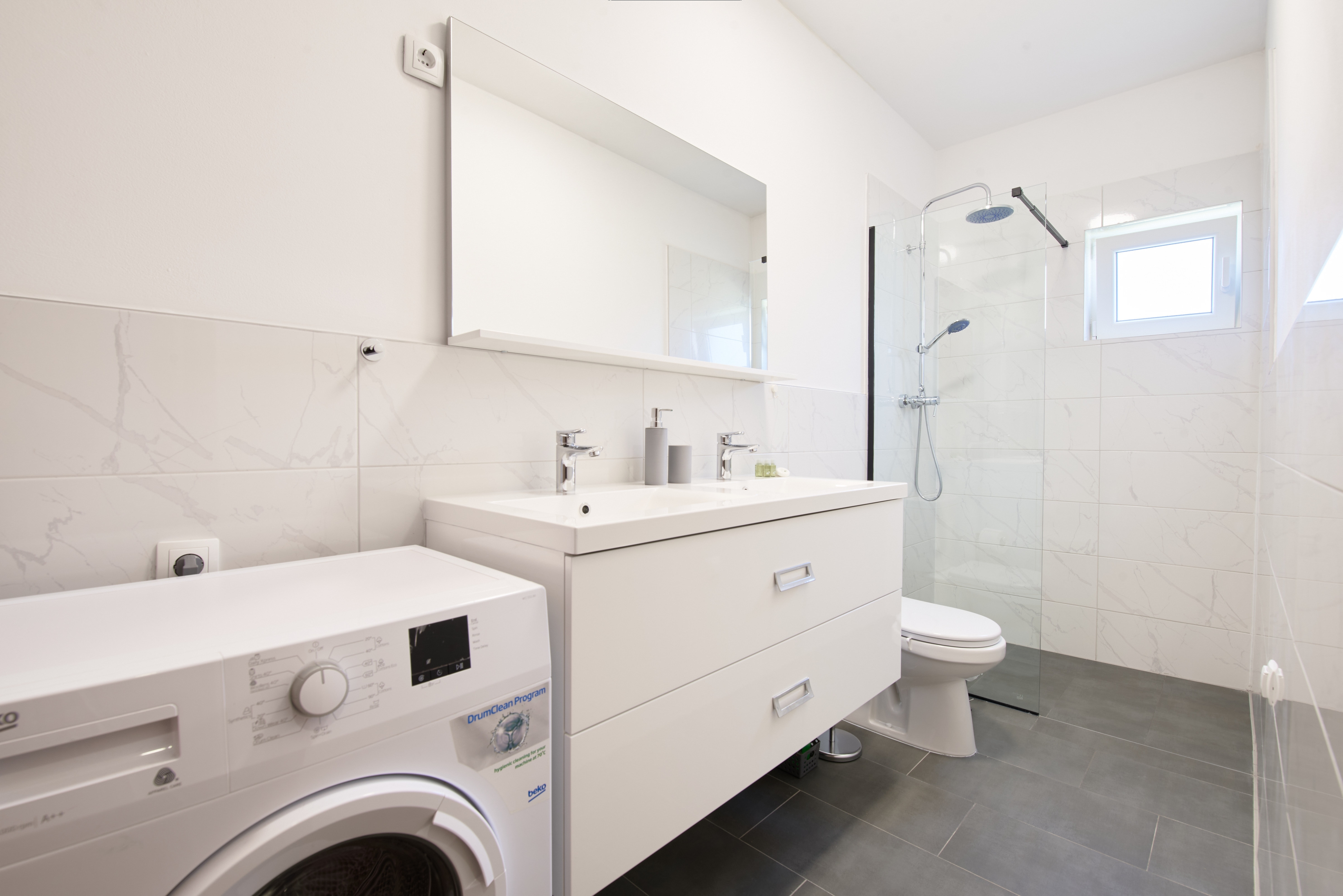 Three bedroom apartment with terrace and sea view Ljubač, Zadar  A-a