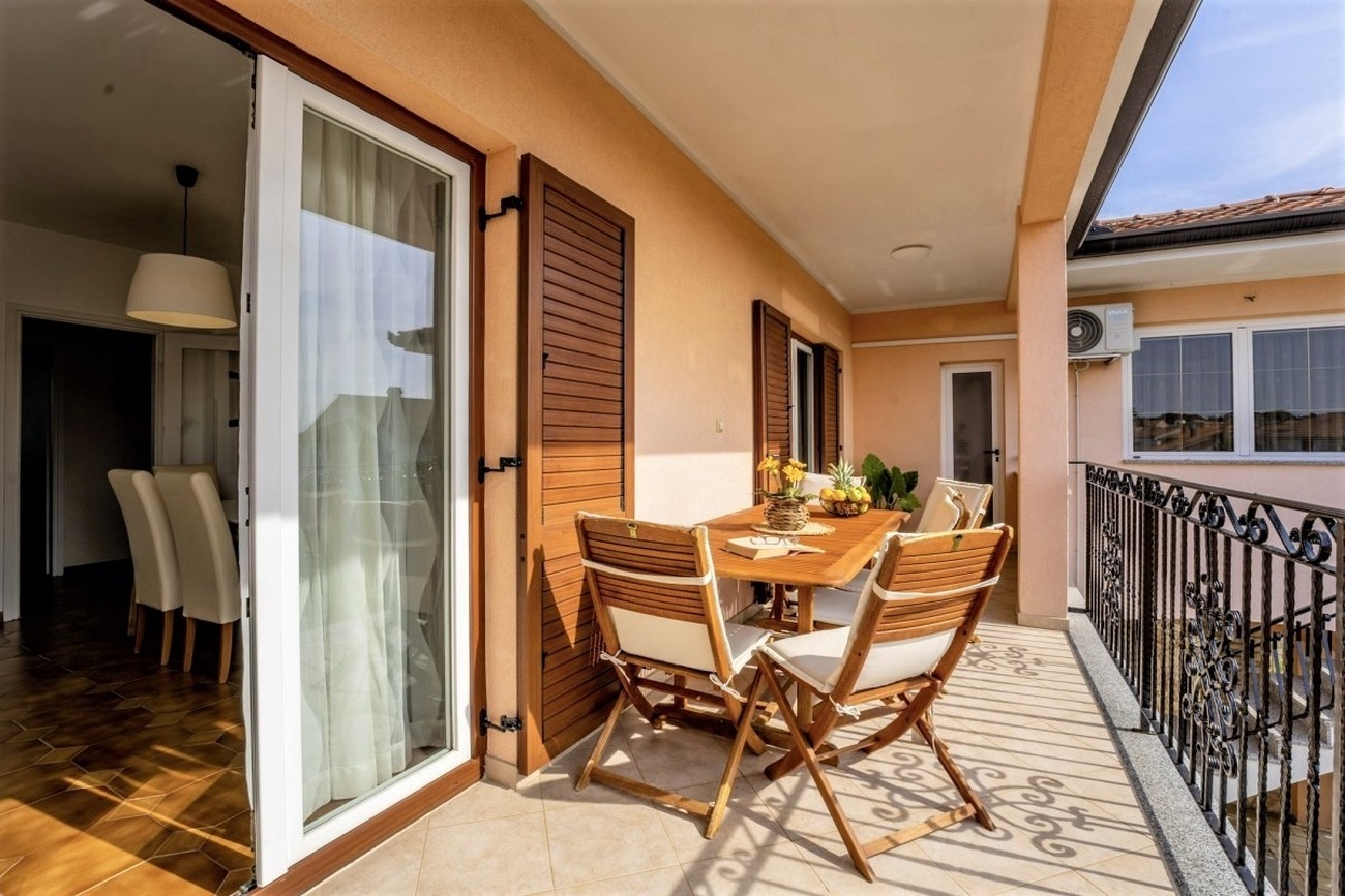 Three bedroom apartment with terrace Rovinj  A-a