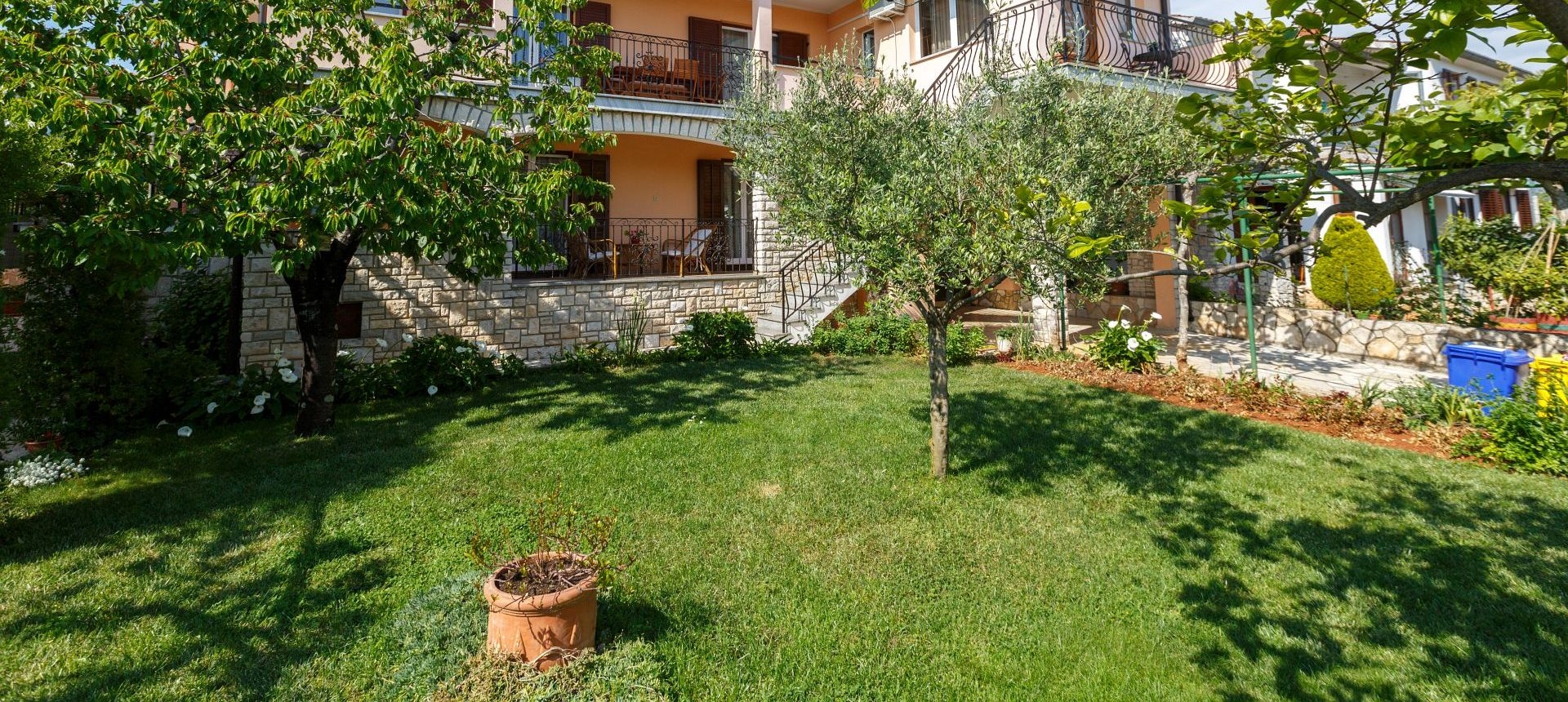 One bedroom apartment with terrace Rovinj (A-14153-b)