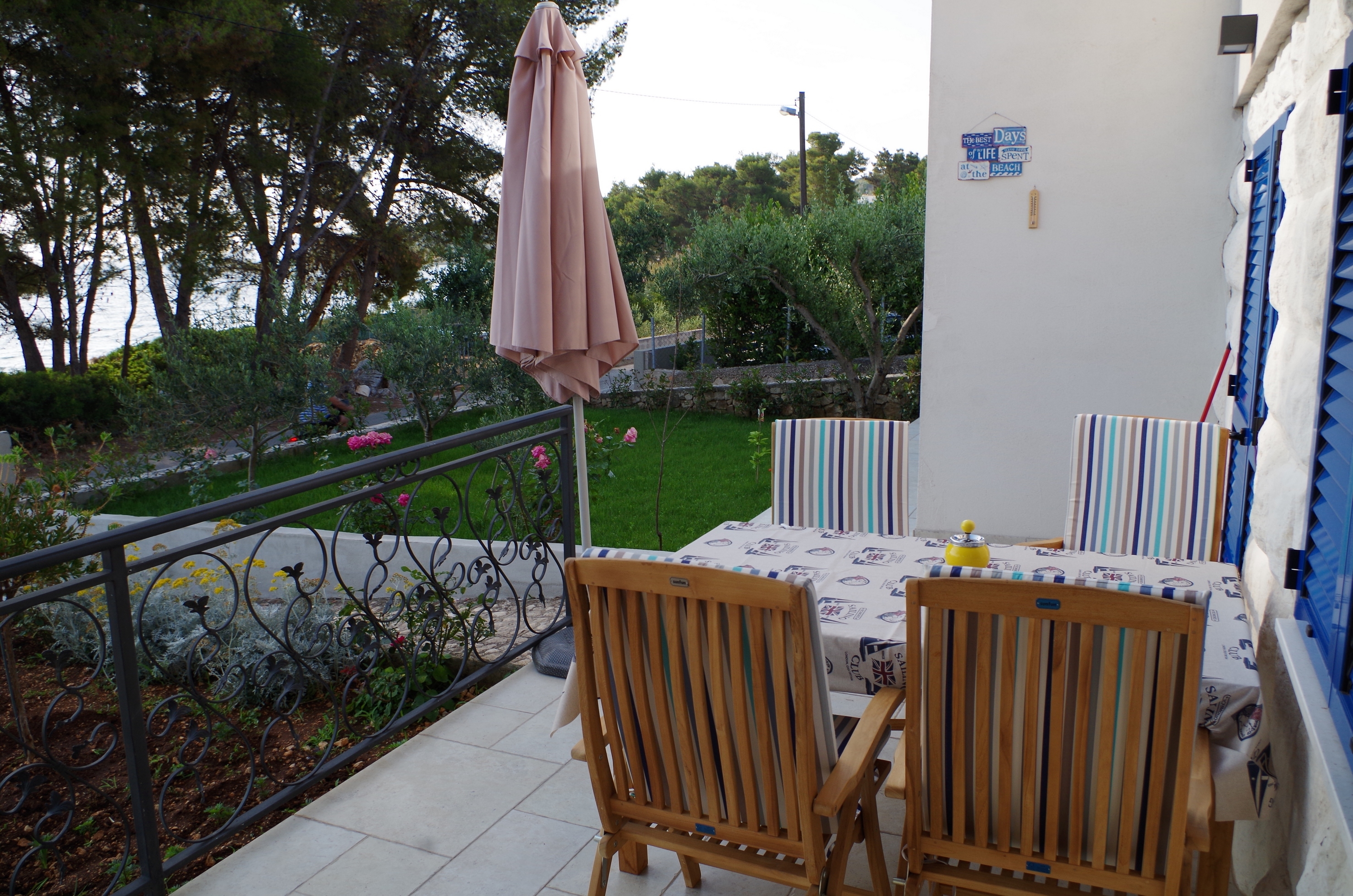 Two bedroom apartment with terrace and sea view Slatine, Čiovo  A-a