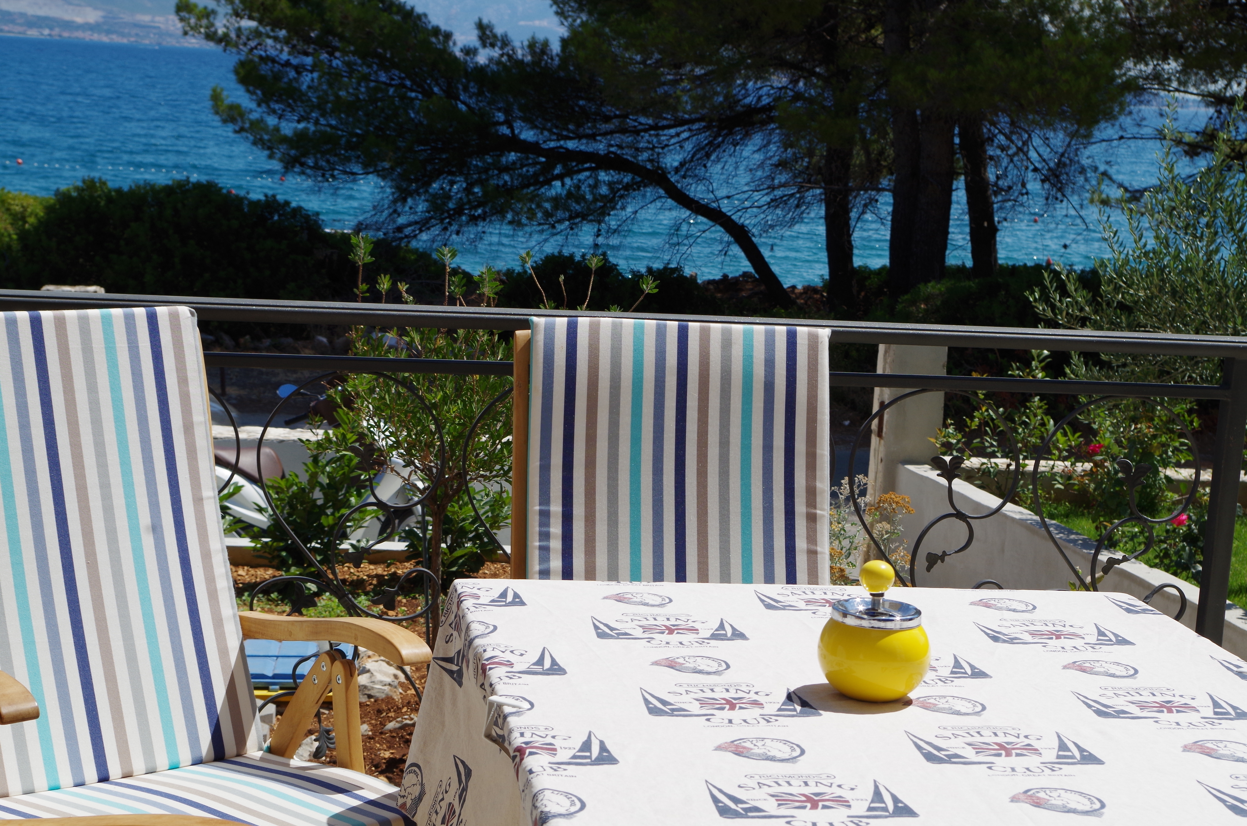 Two bedroom apartment with terrace and sea view Slatine, Čiovo  A-a