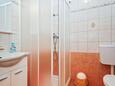 Salle de bain Vrsar, Salle de bain dans l’hébergement en type studio-apartment, WiFi.