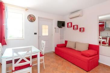 Vrsar, Comedor in the studio-apartment, air condition available y WiFi.