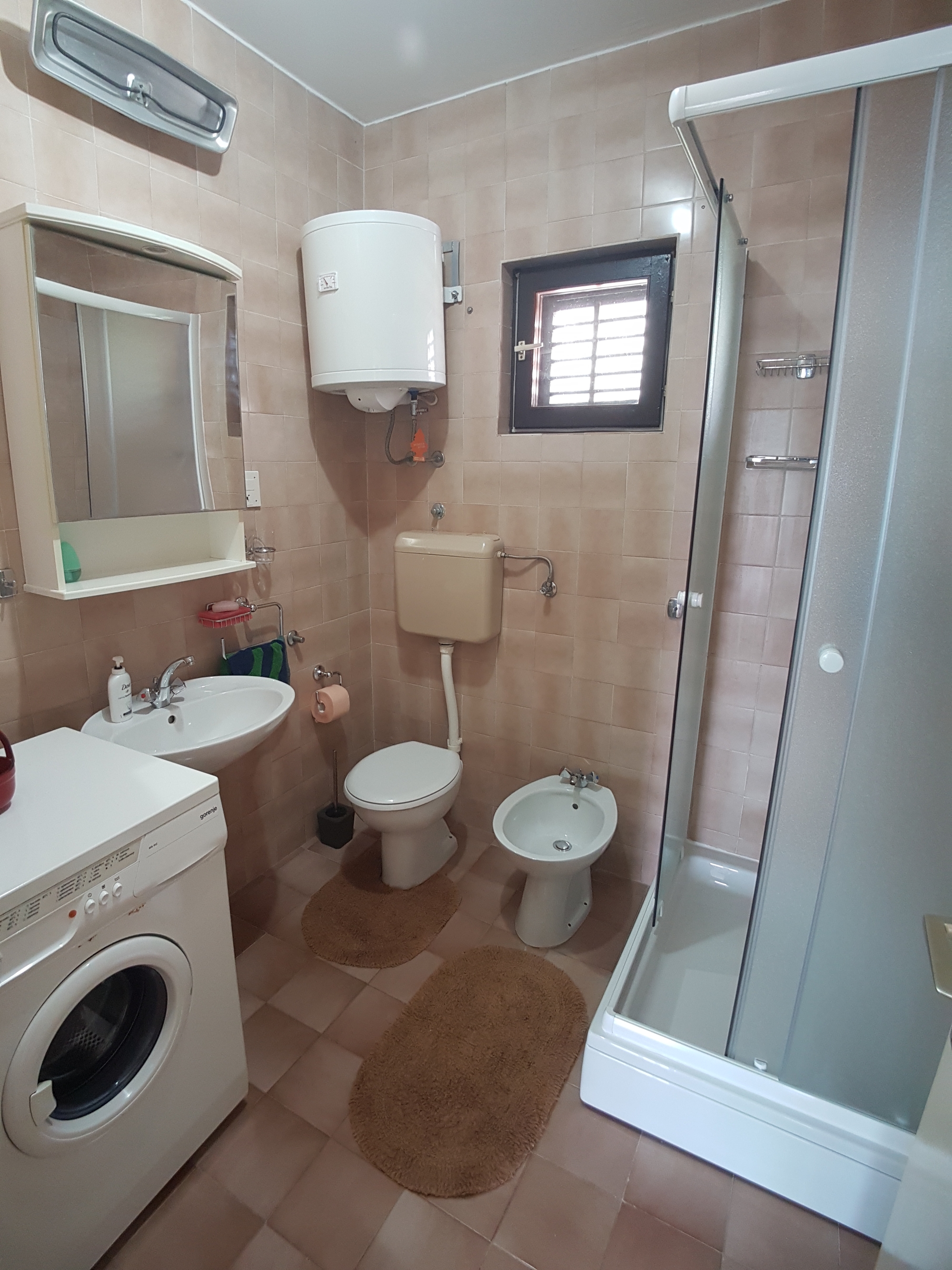 Dvosobni apartman s terasom i pogledom na more Marina, Trogir  A-a