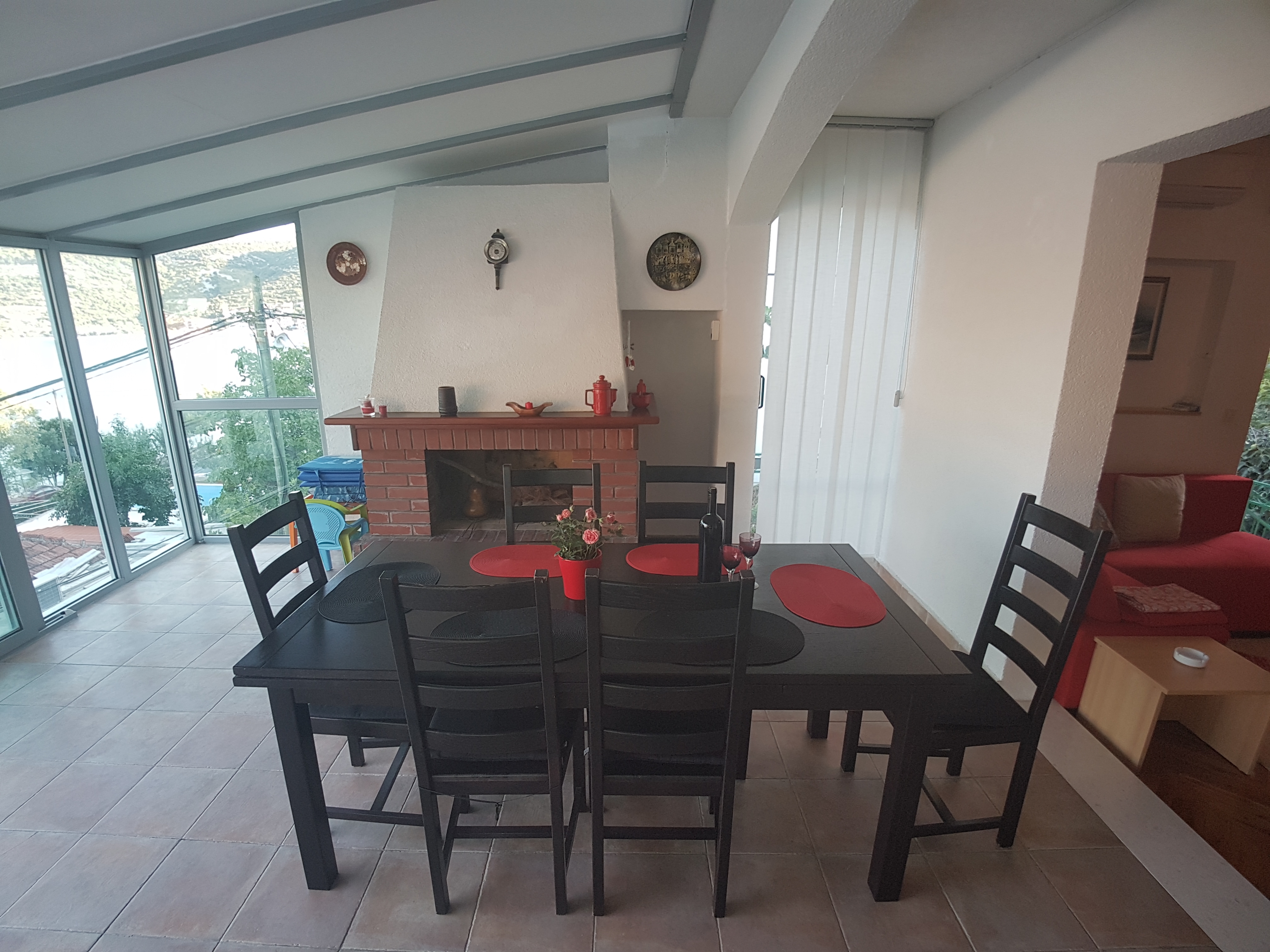 Dvosobni apartman s terasom i pogledom na more Marina, Trogir  A-a