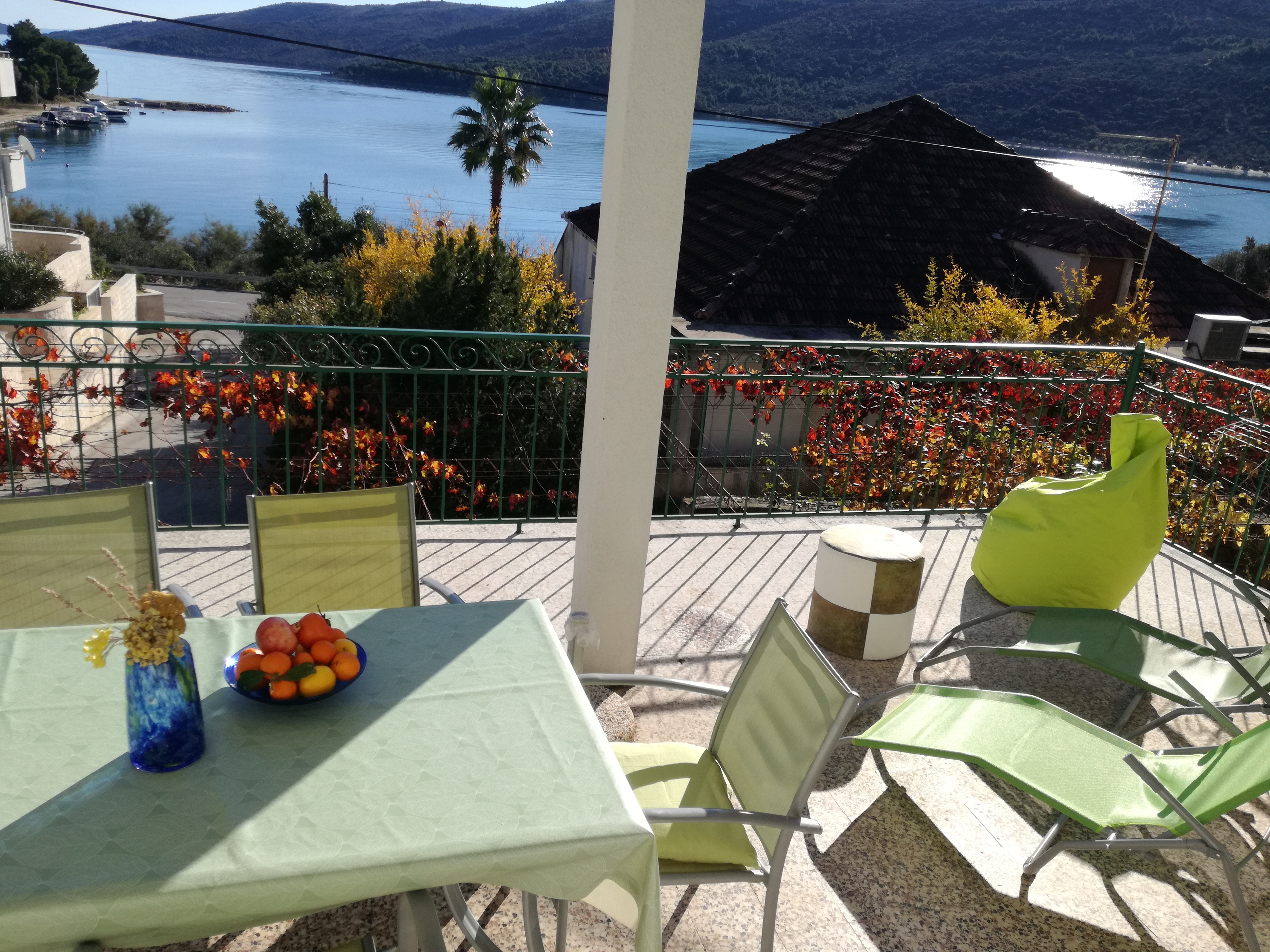 Two bedroom apartment with terrace and sea view Marina, Trogir (A-14191-b) Two bedroom apartment with terrace and sea view Marina, Trogir (A-14191-b)