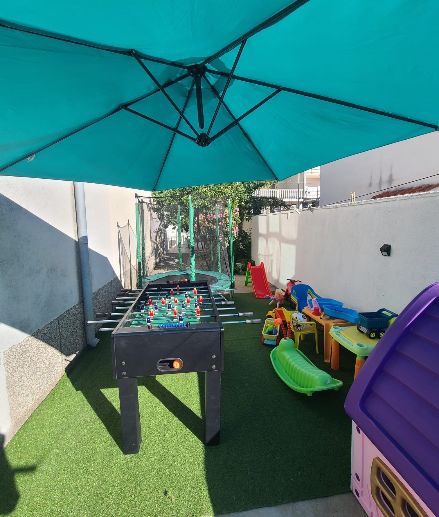 Dvosobni apartman s terasom i pogledom na more Marina, Trogir  A-b