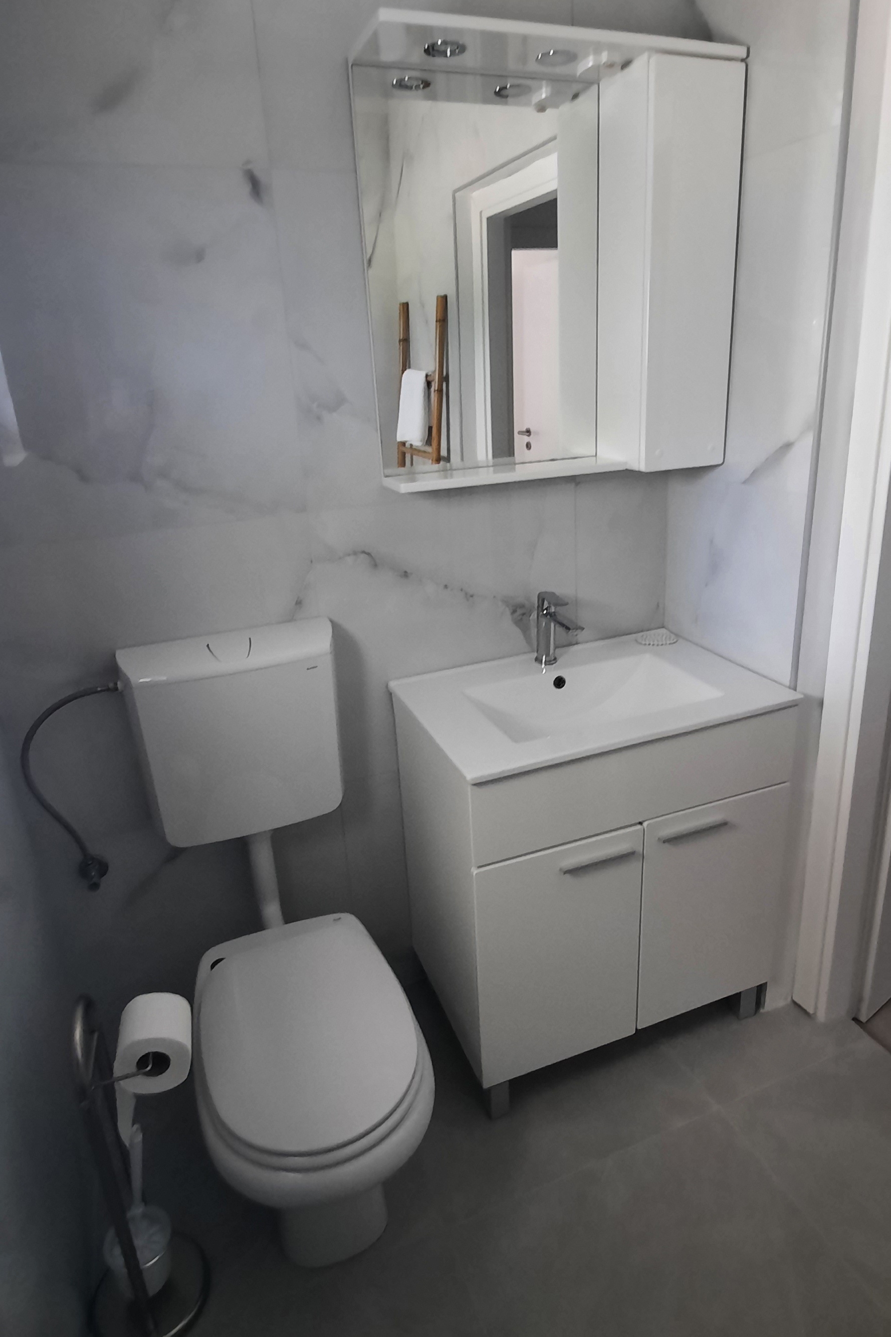 Three bedroom apartment with terrace and sea view Zavalatica, Korčula  A-a