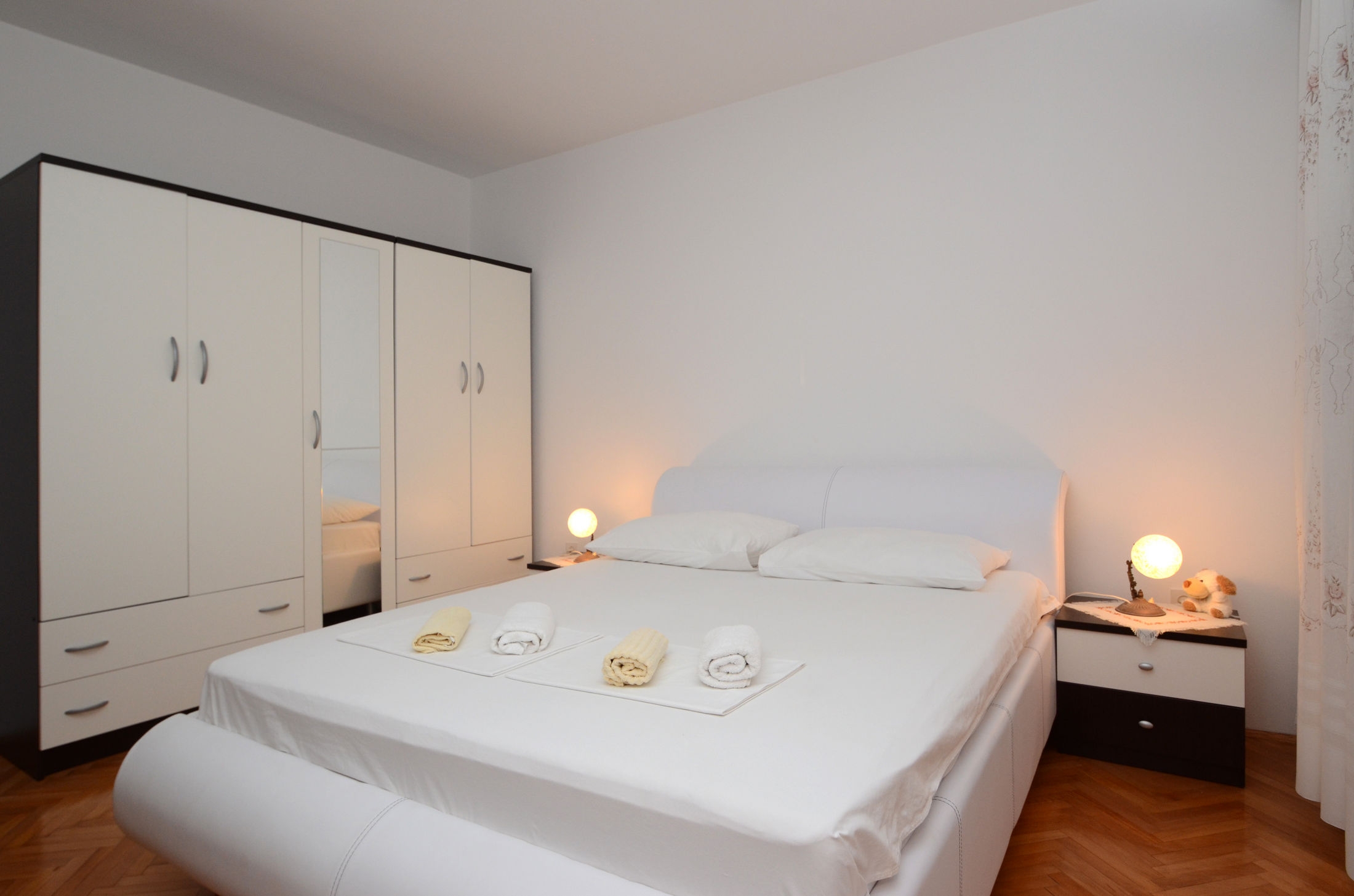 Three bedroom apartment with terrace and sea view Zavalatica, Korčula  A-a