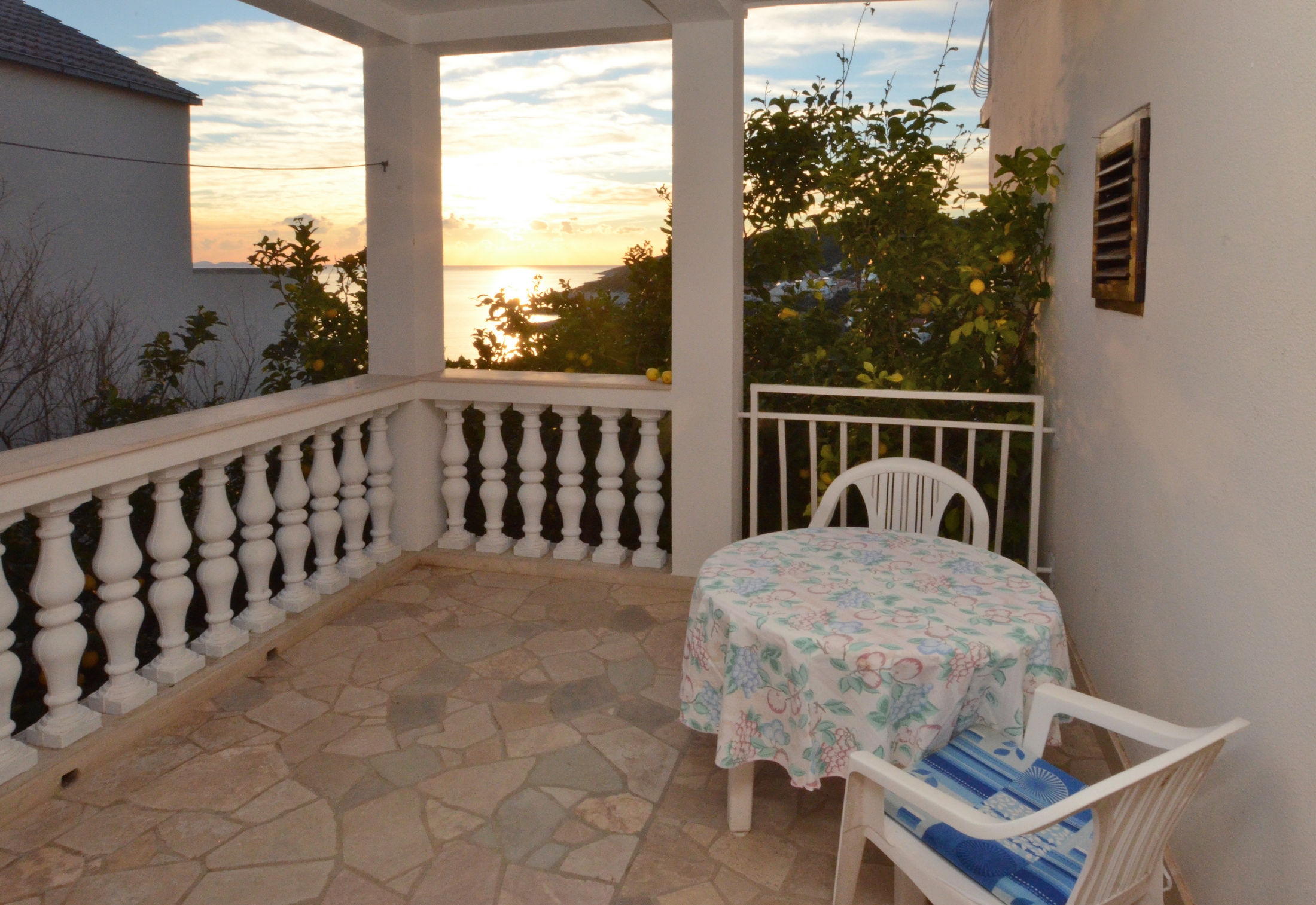 Three bedroom apartment with terrace and sea view Zavalatica, Korčula  A-a