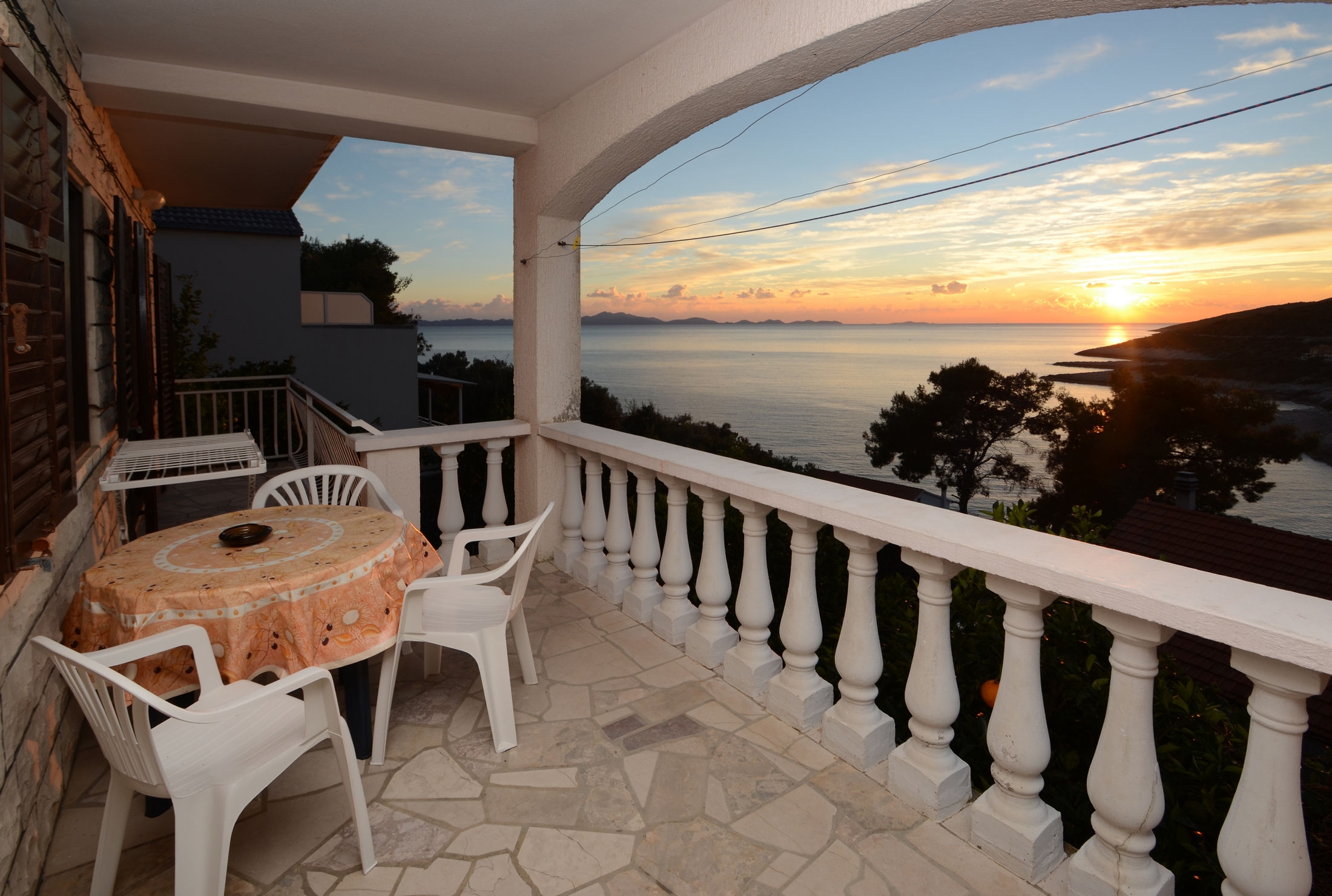 Three bedroom apartment with terrace and sea view Zavalatica, Korčula  A-a