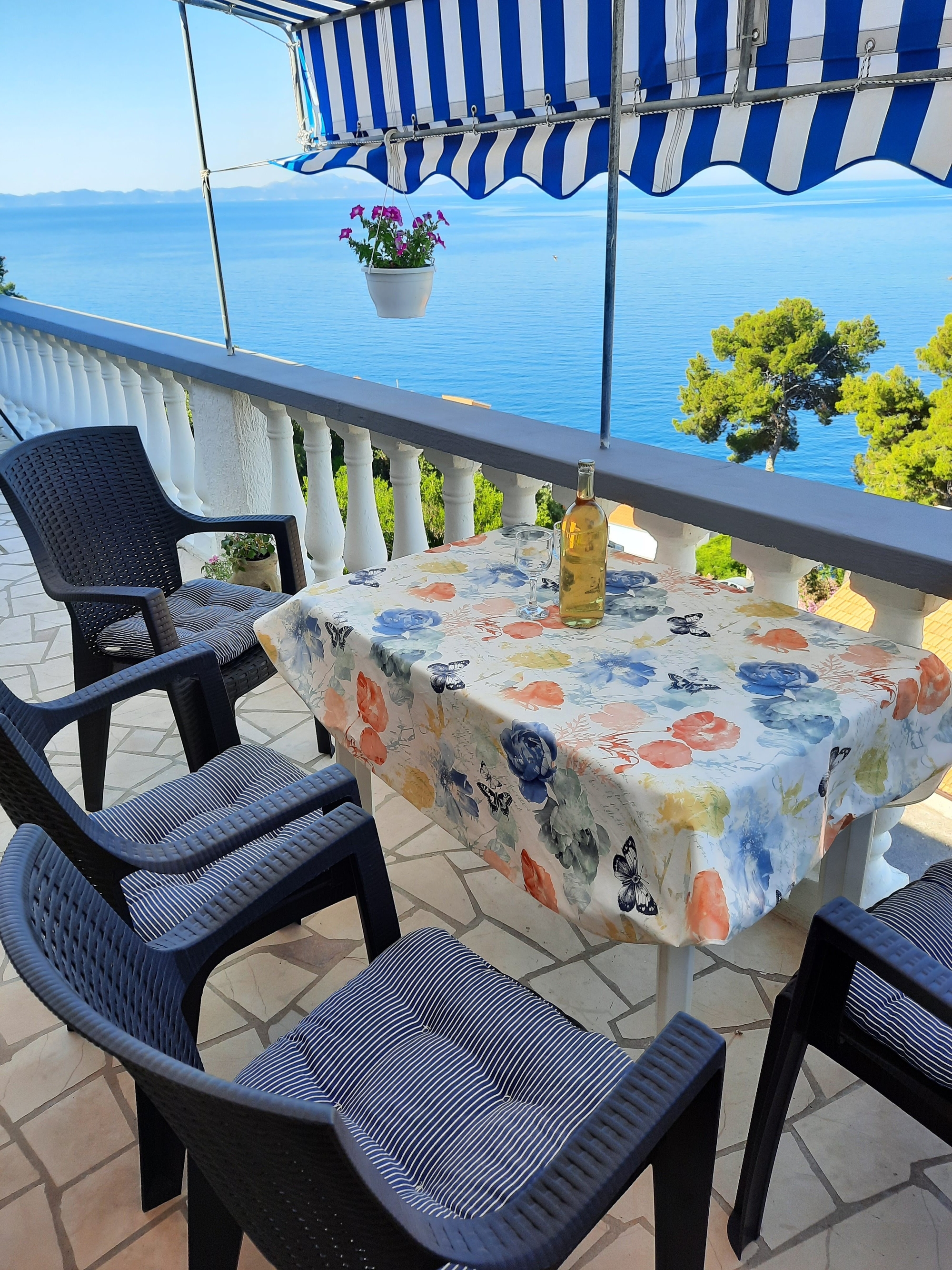 Two bedroom apartment with terrace and sea view Zavalatica, Korčula  A-c
