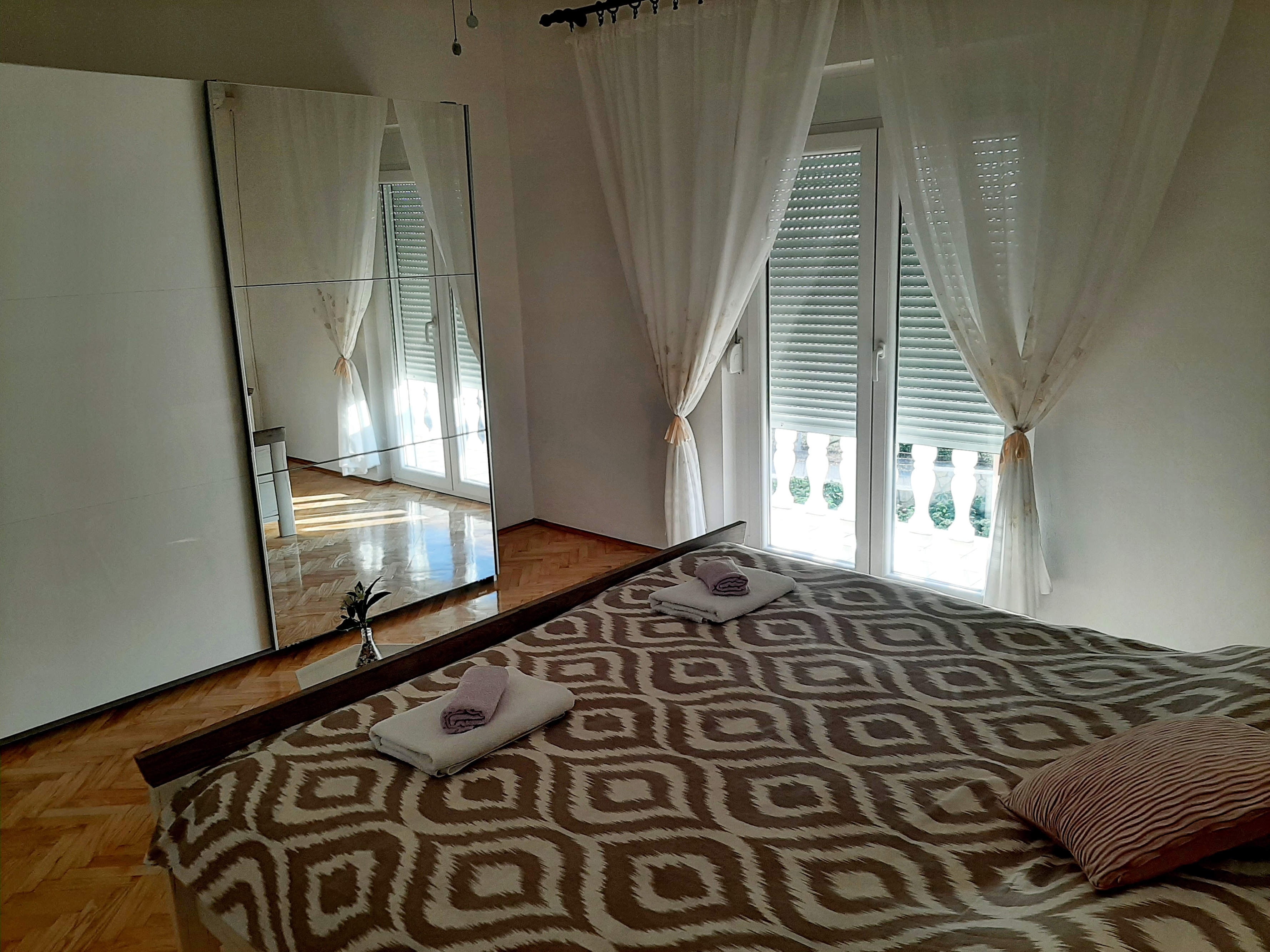 Dvosobni apartman s terasom i pogledom na more Vrsi, Zadar  A-a