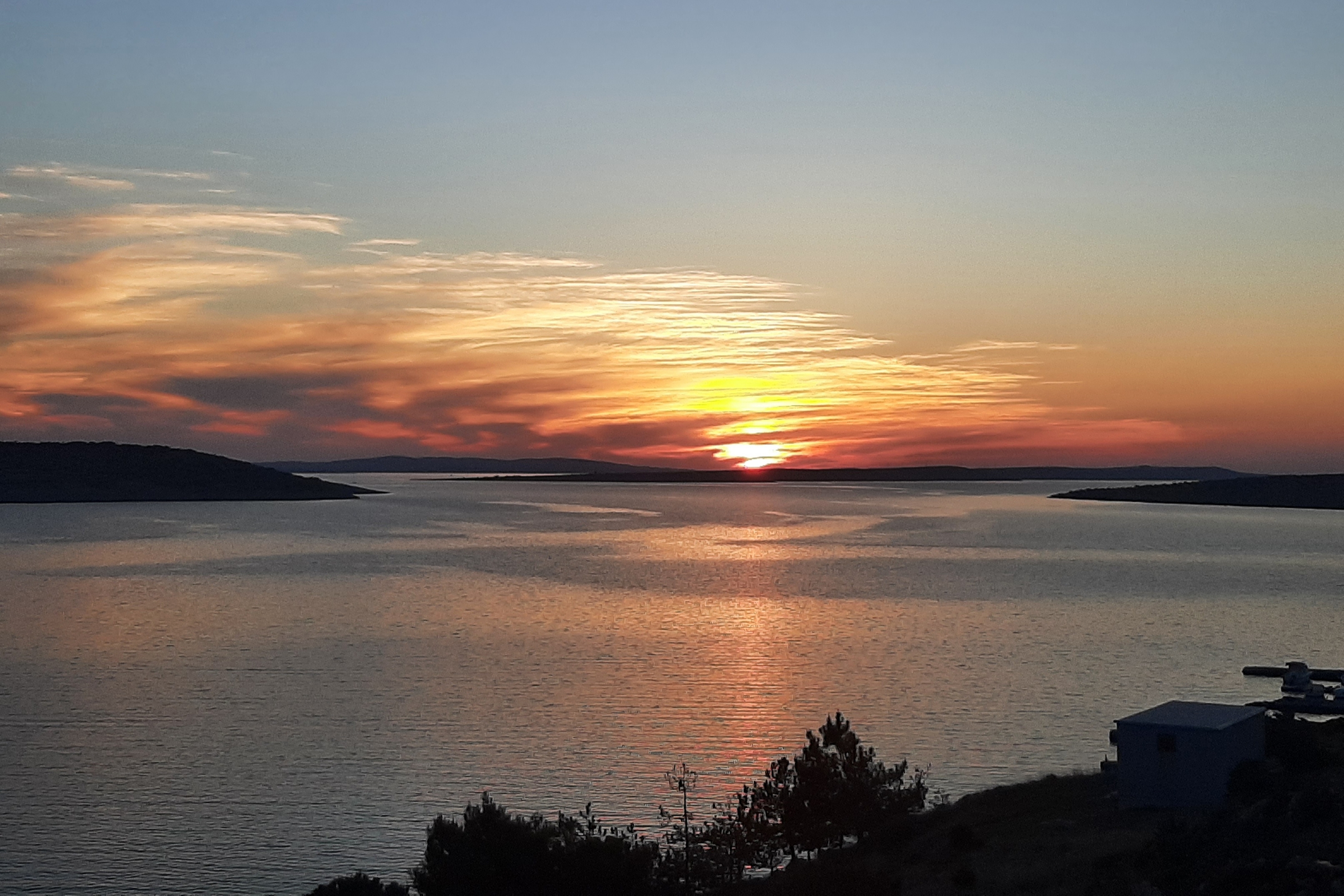 Dvosobni apartman s balkonom i pogledom na more Vrsi, Zadar  A-c