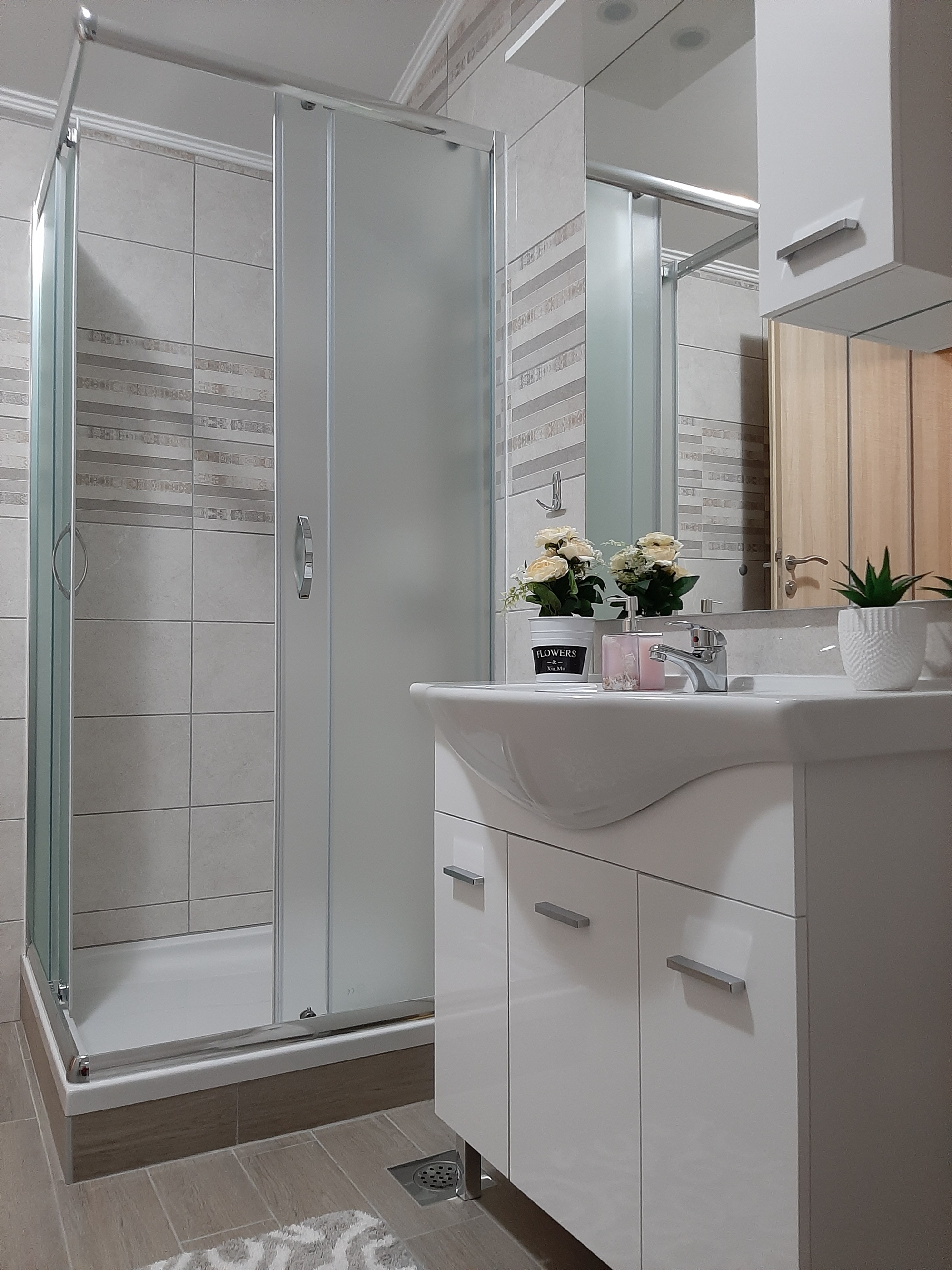 Dvosobni apartman s balkonom i pogledom na more Vrsi, Zadar  A-c