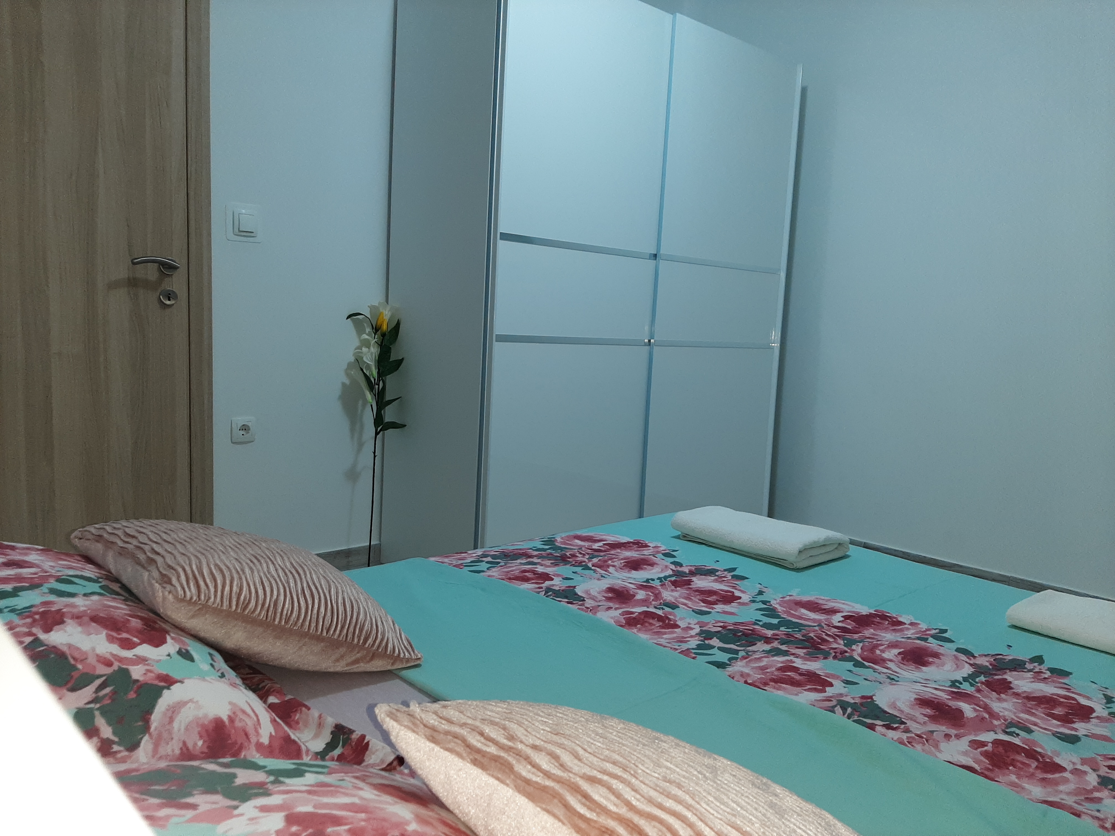 Dvosobni apartman s balkonom i pogledom na more Vrsi, Zadar  A-c