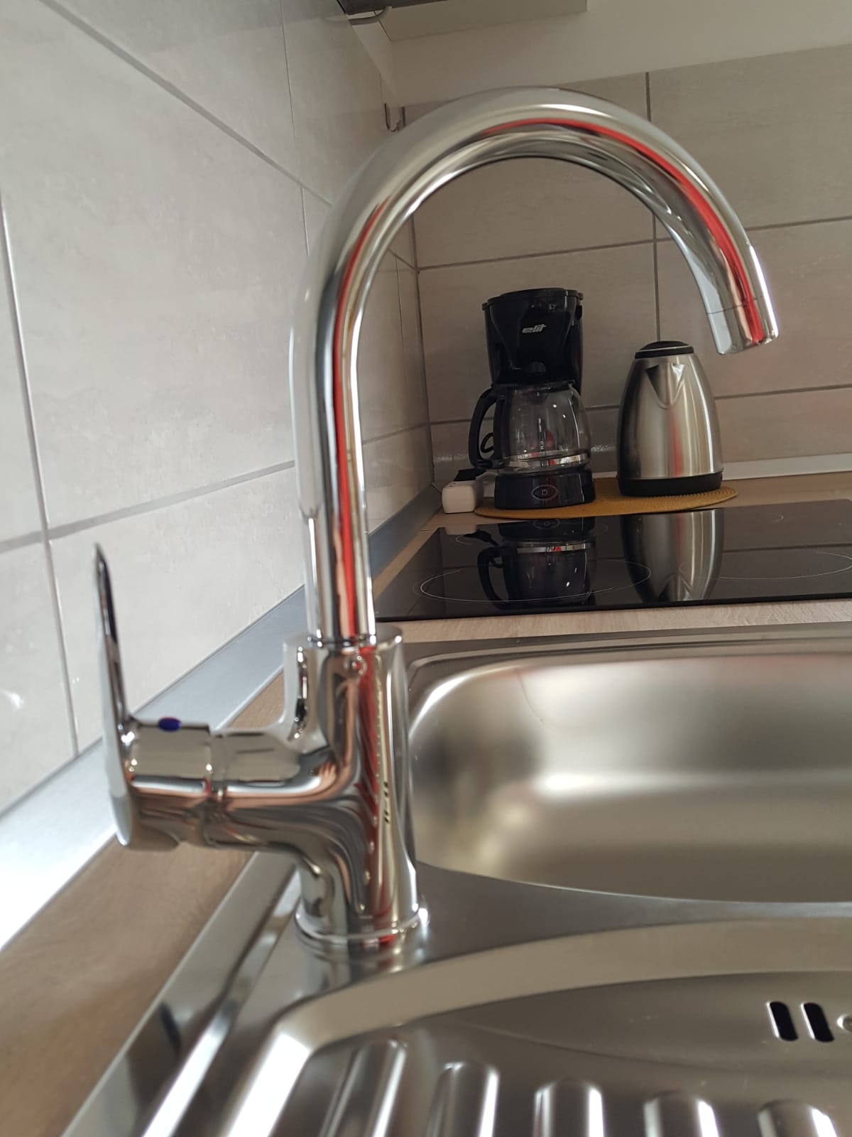 Dvosobni apartman s balkonom i pogledom na more Vrsi, Zadar  A-c