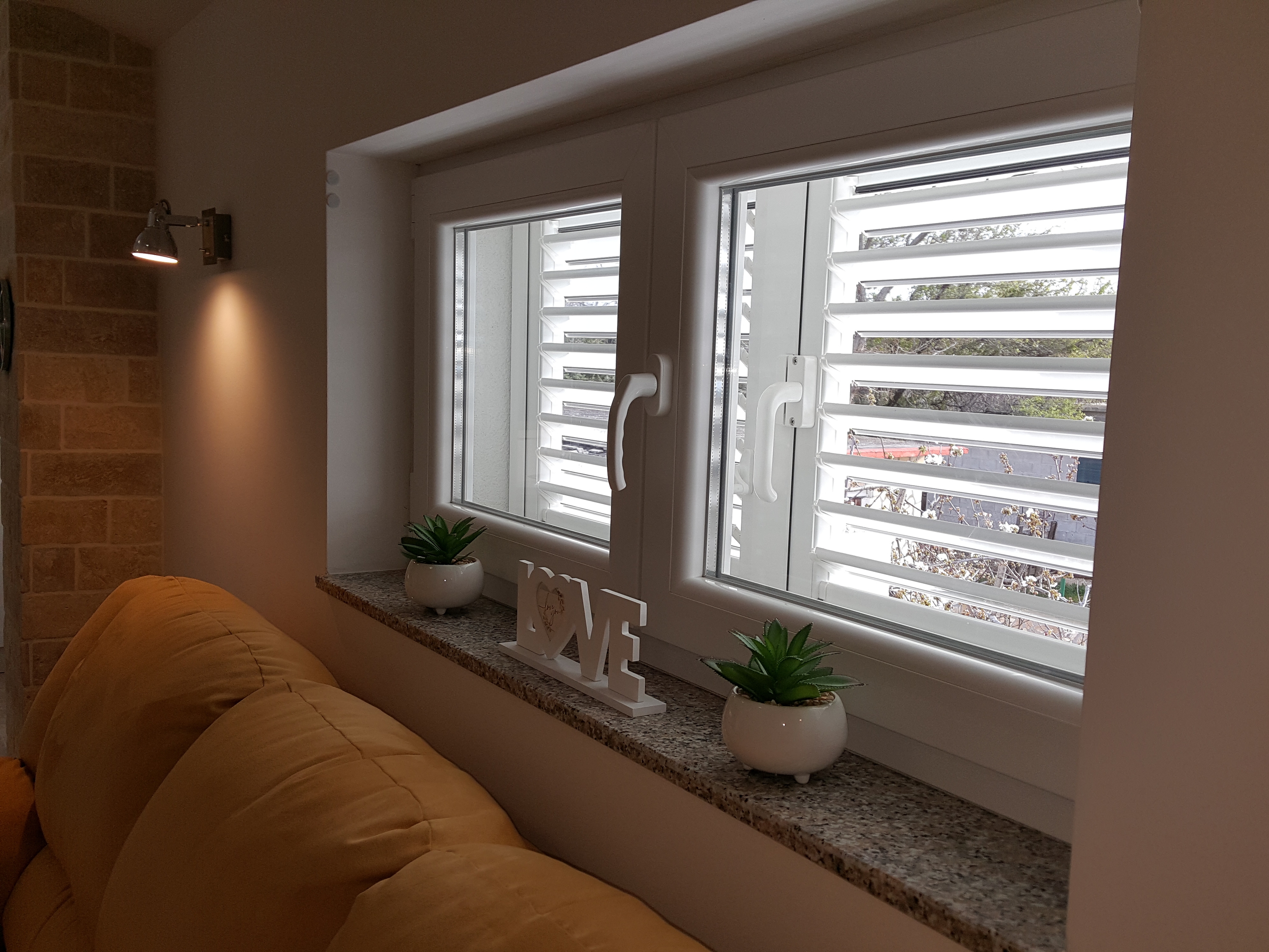 Dvosobni apartman s balkonom i pogledom na more Vrsi, Zadar  A-c