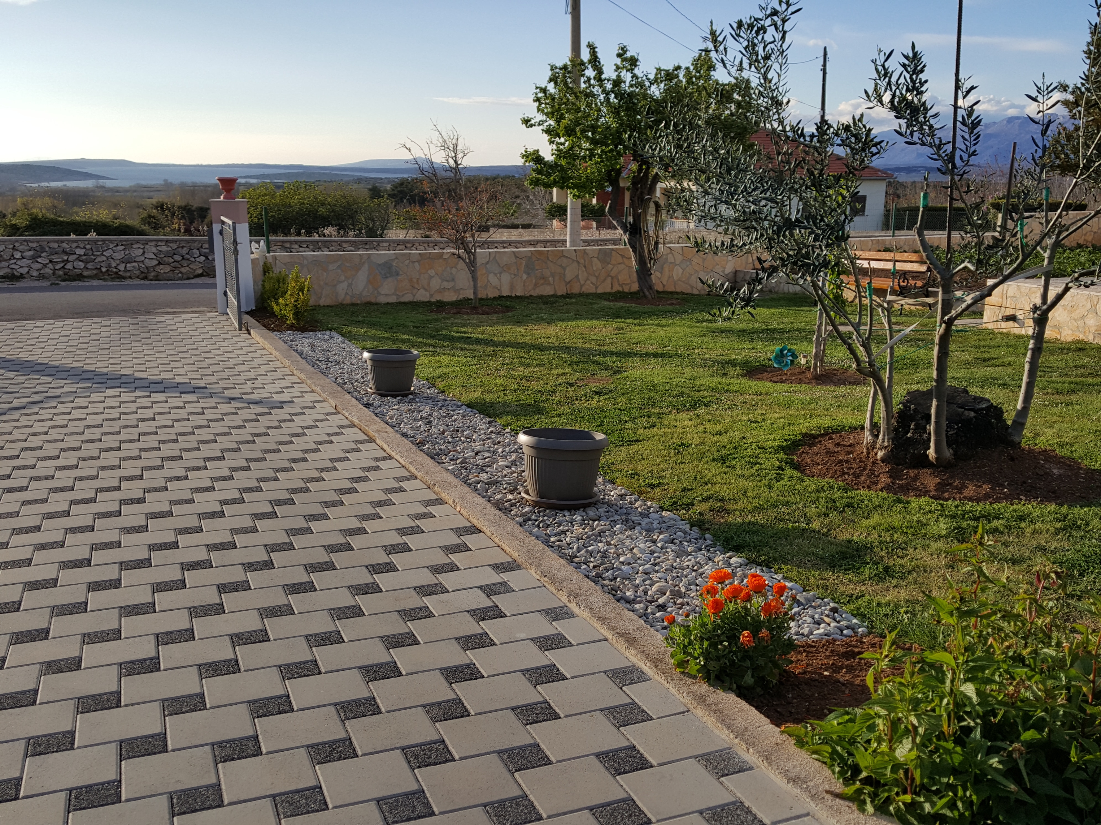 Dvosobni apartman s balkonom i pogledom na more Vrsi, Zadar  A-c