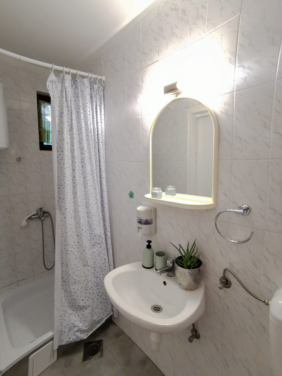 Three bedroom apartment with terrace and sea view Mimice, Omiš  A-a