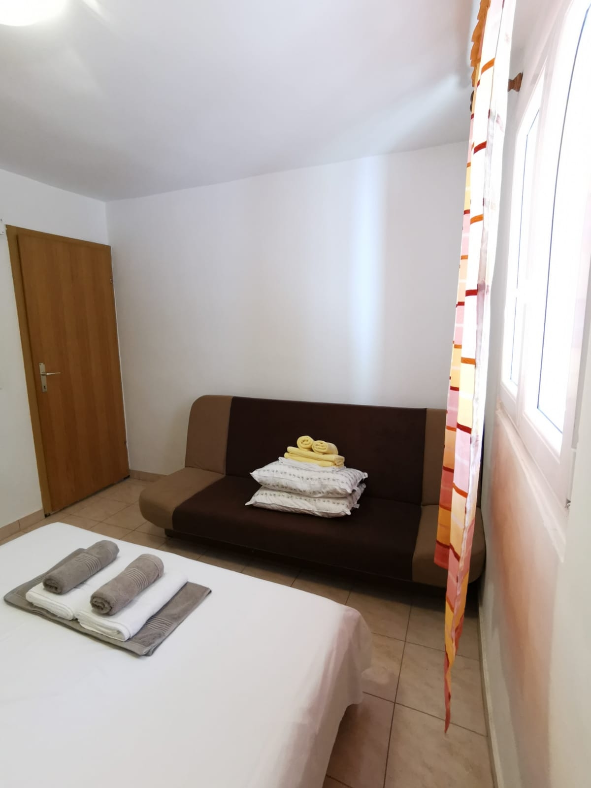 Three bedroom apartment with terrace and sea view Mimice, Omiš  A-a