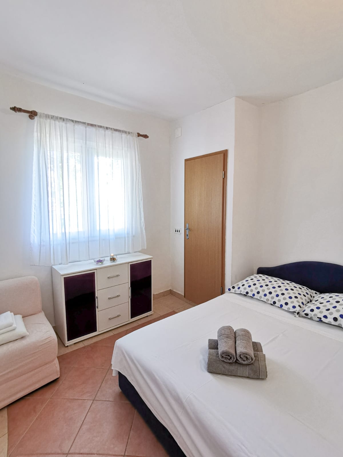 Three bedroom apartment with terrace and sea view Mimice, Omiš  A-a