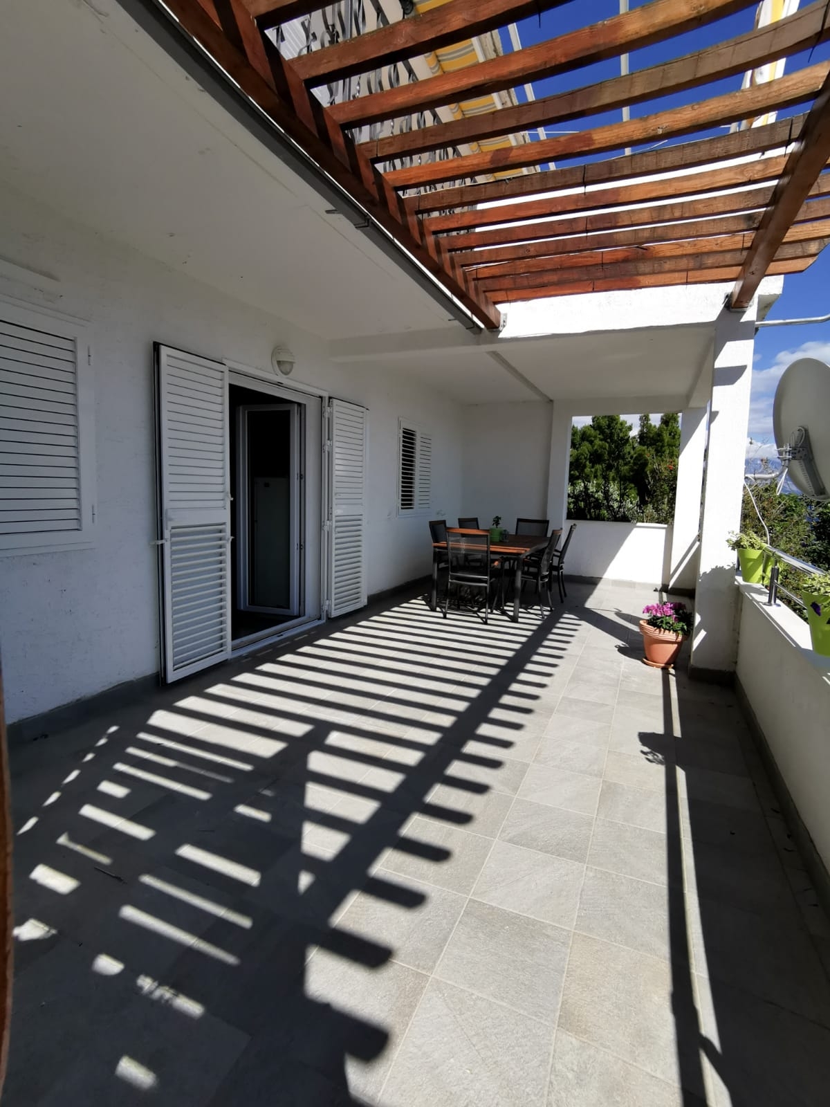 Three bedroom apartment with terrace and sea view Mimice, Omiš  A-a