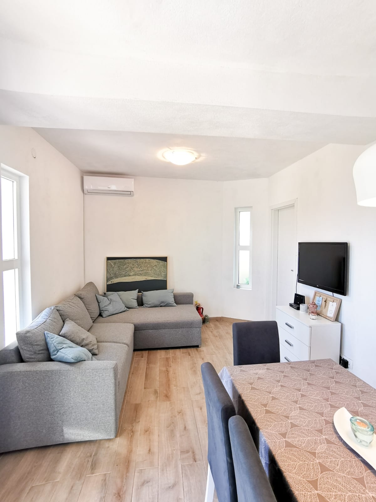 Two bedroom apartment with terrace and sea view Mimice (Omiš) (A-14230-b)