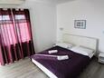 Spavaća soba 2 Primošten, Spavaća soba 2 u smještaju tipa apartment, dostupna klima i WiFi.