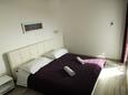 Spavaća soba 3 Primošten, Spavaća soba 3 u smještaju tipa apartment, dostupna klima i WiFi.