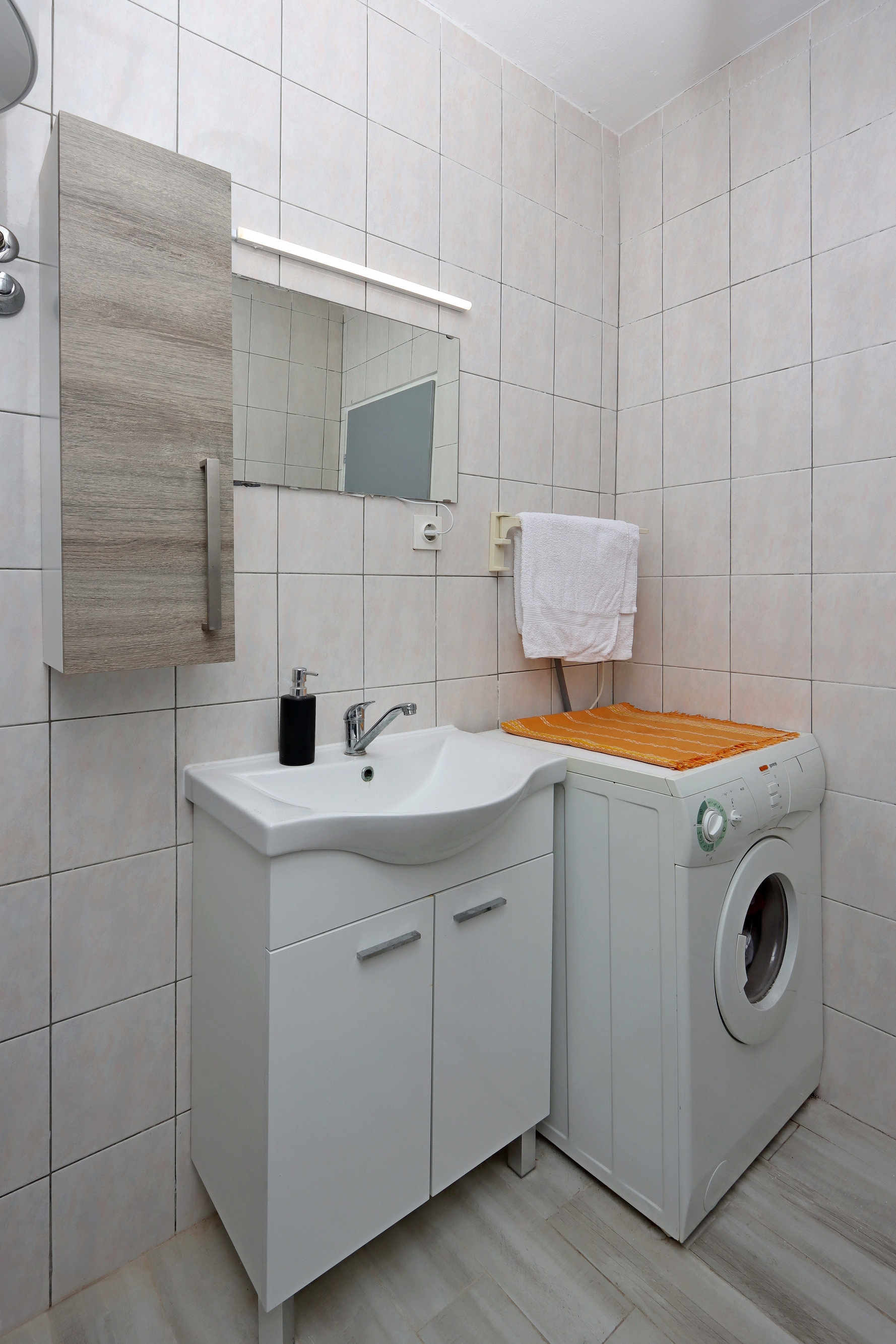 Two bedroom apartment with terrace and sea view Barbat, Rab  A-a