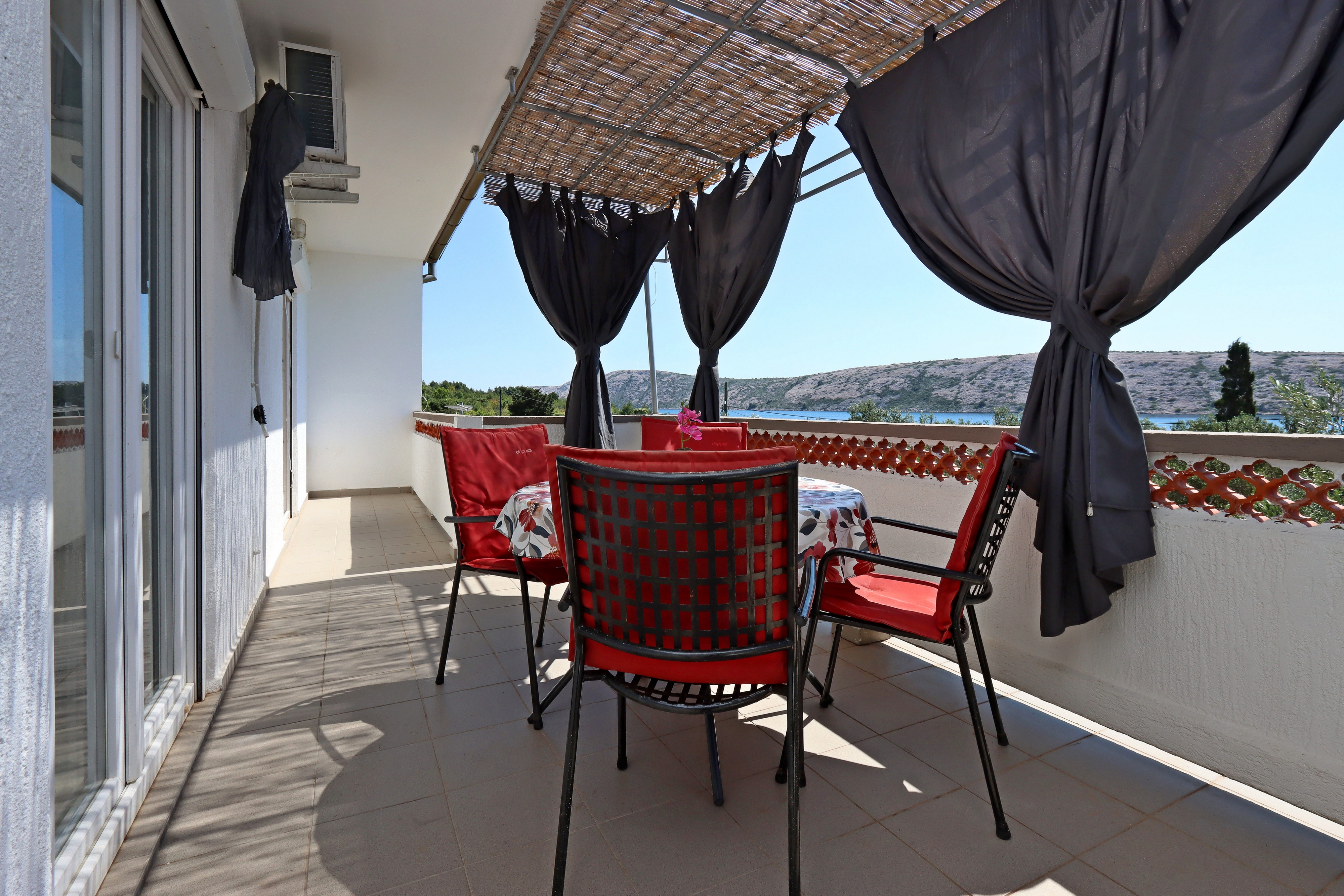 Two bedroom apartment with terrace and sea view Barbat, Rab  A-a