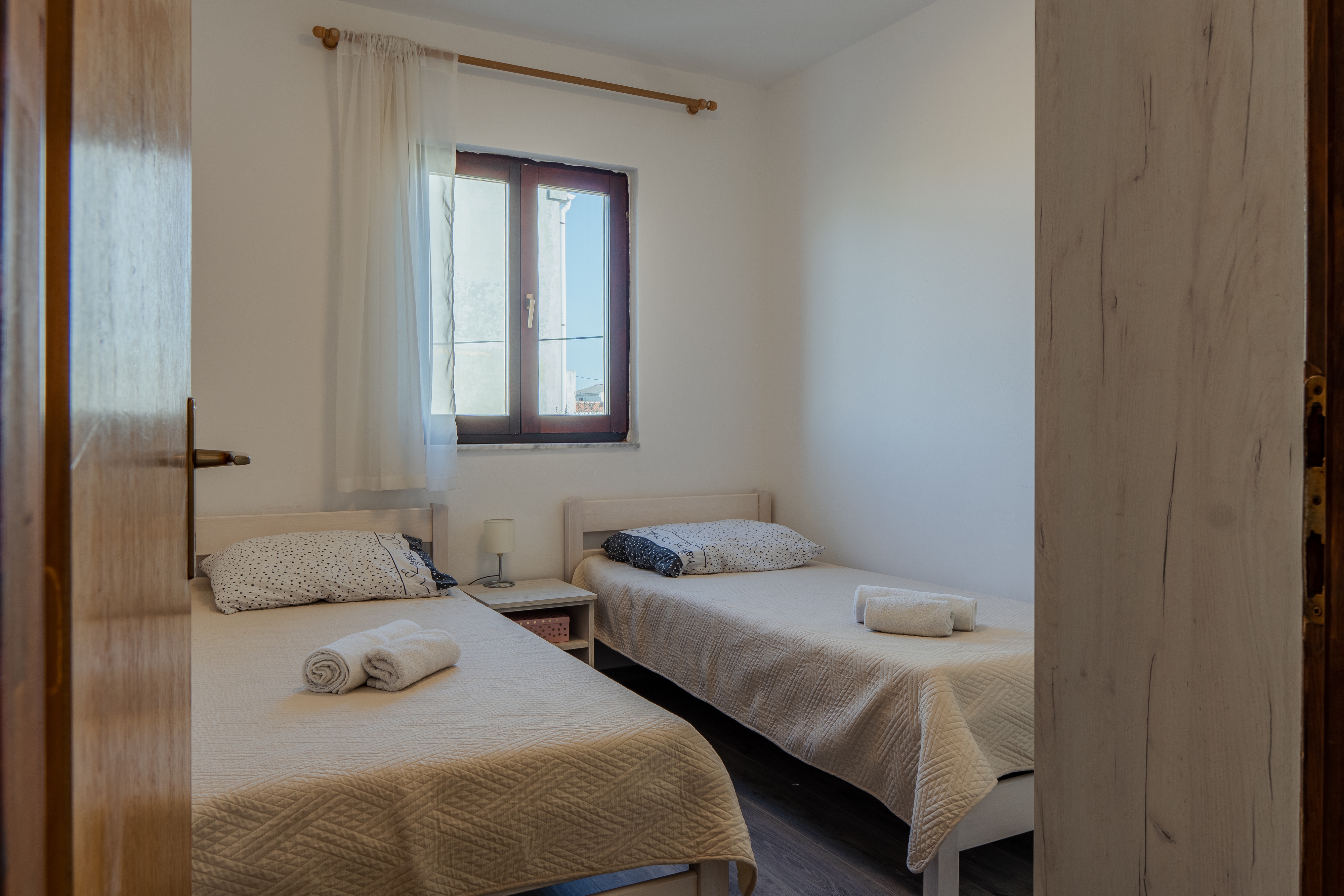Two bedroom apartment with terrace Vrsi - Mulo, Zadar  A-a