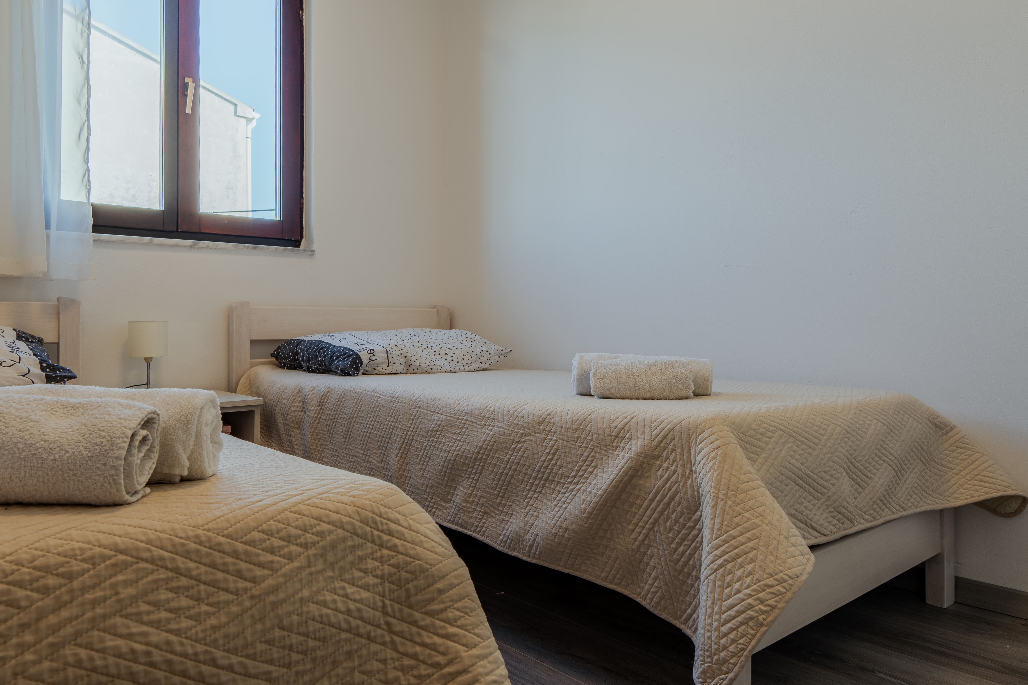 Two bedroom apartment with terrace Vrsi - Mulo, Zadar  A-a