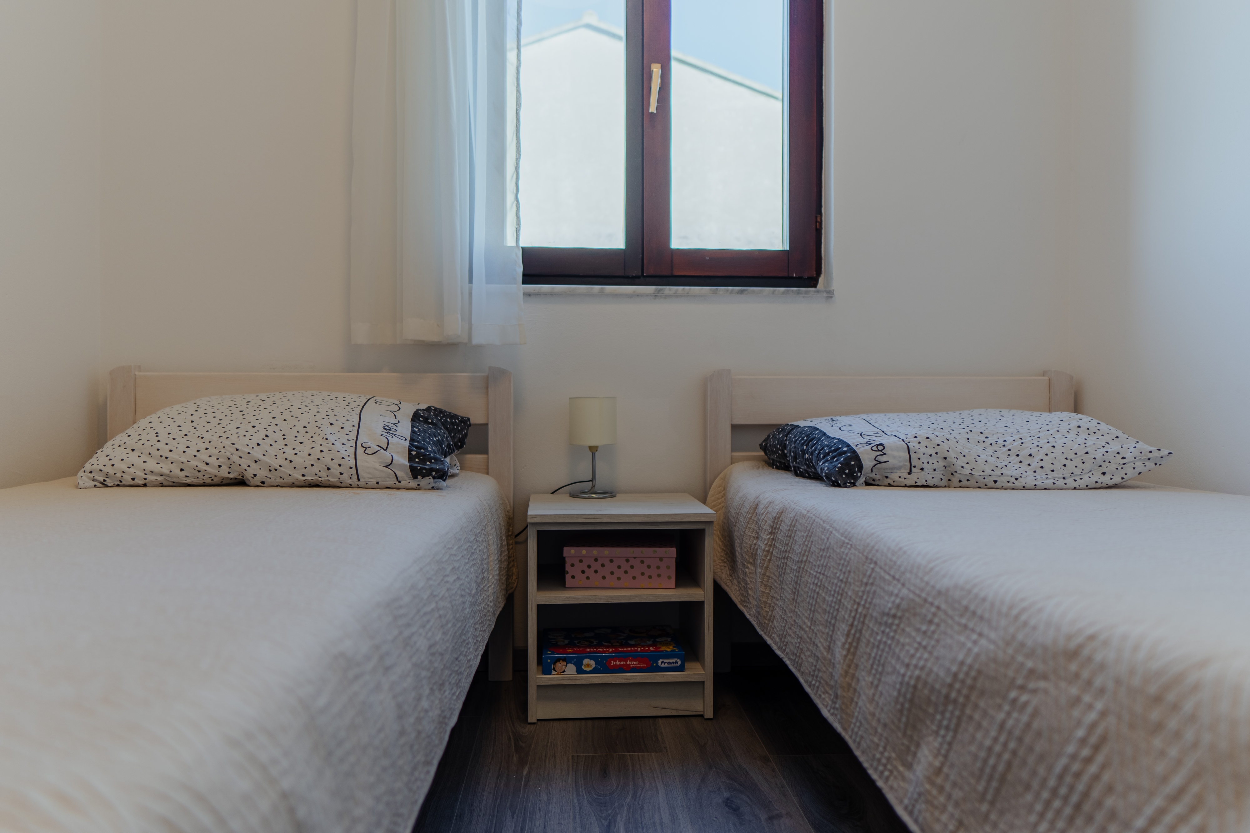 Two bedroom apartment with terrace Vrsi - Mulo, Zadar  A-a