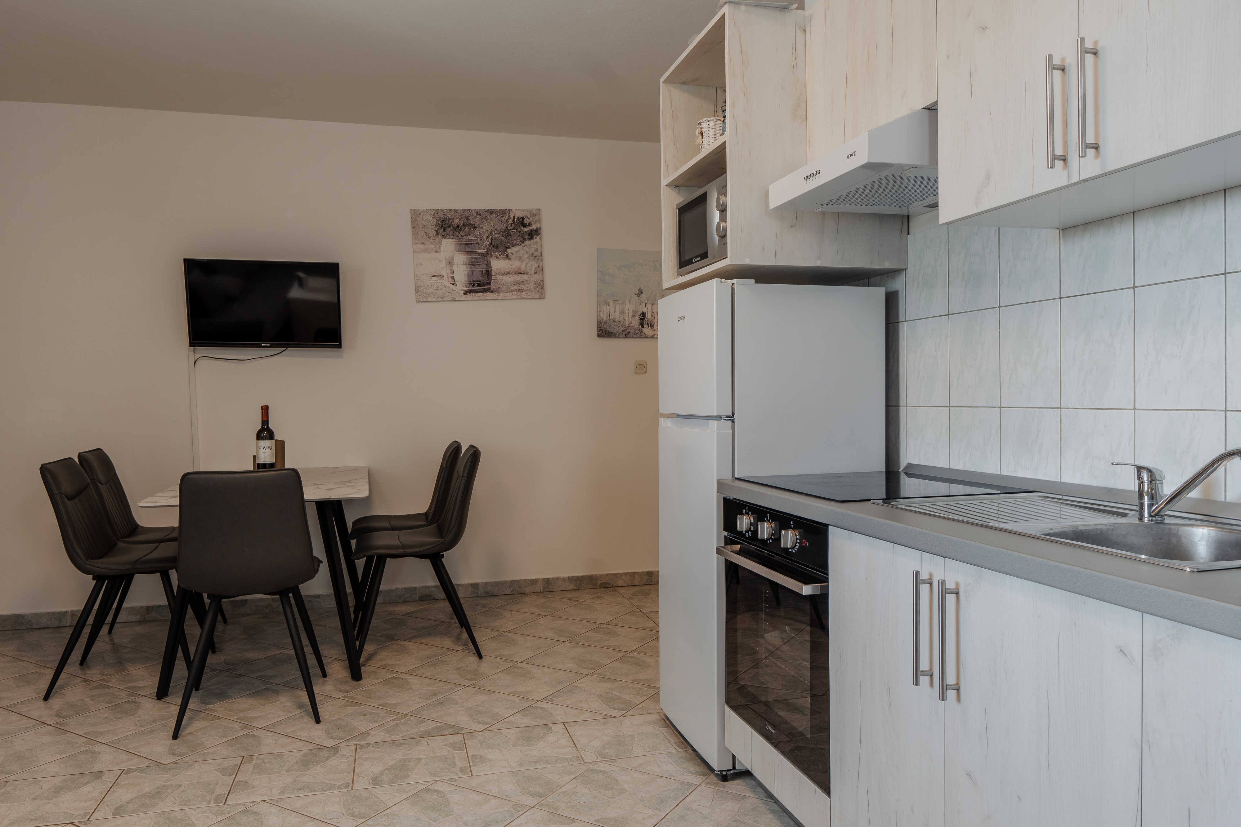 Two bedroom apartment with terrace Vrsi - Mulo, Zadar  A-a