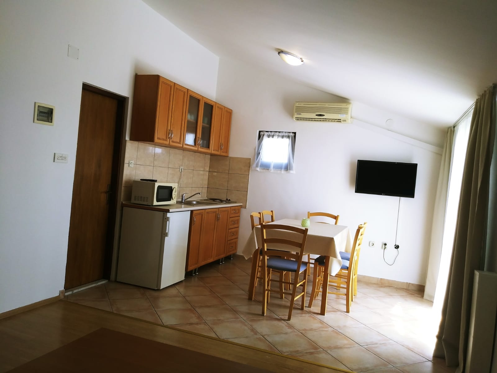 One bedroom apartment with terrace and sea view Vrsi - Mulo, Zadar  A-c