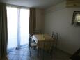 Vrsi - Mulo, Dining room in the studio-apartment, air condition available, (pet friendly) and WiFi.