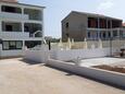 Vrsi - Mulo, Zadar, Parking lot 14250 - Apartments with pebble beach.