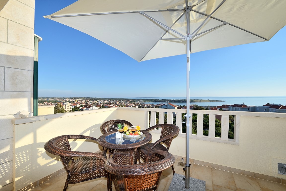 One bedroom apartment with terrace and sea view Novalja, Pag  A-b