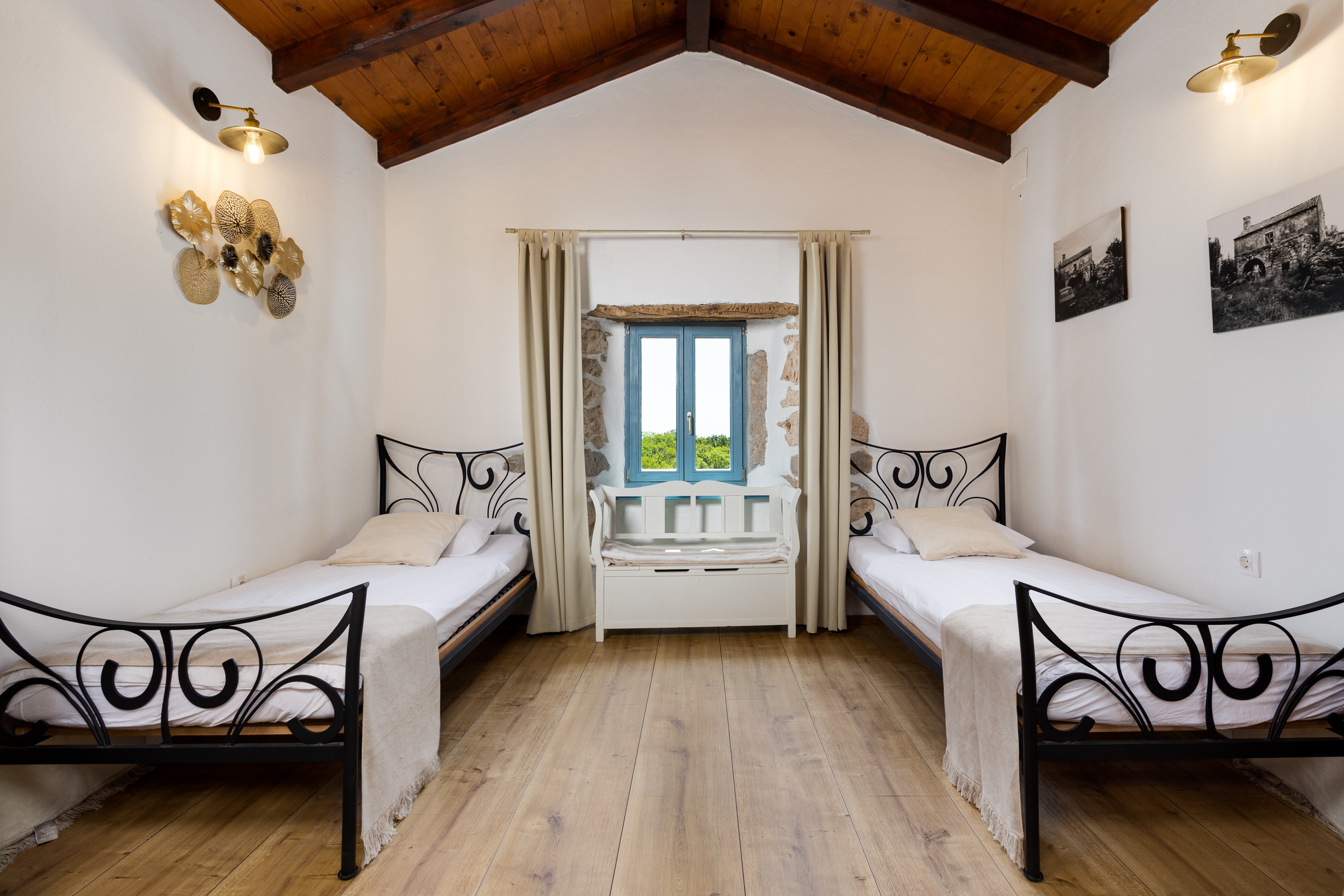 Three bedroom house with terrace Garica, Krk  K