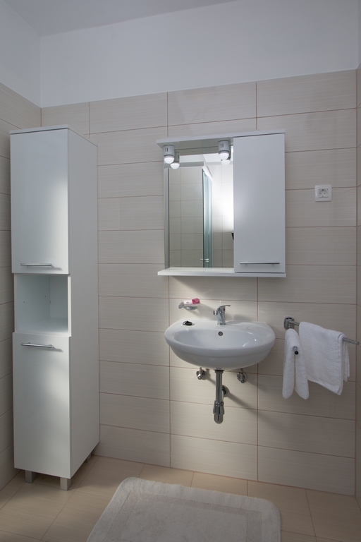 Two bedroom apartment with terrace Verunić, Dugi otok  A-a
