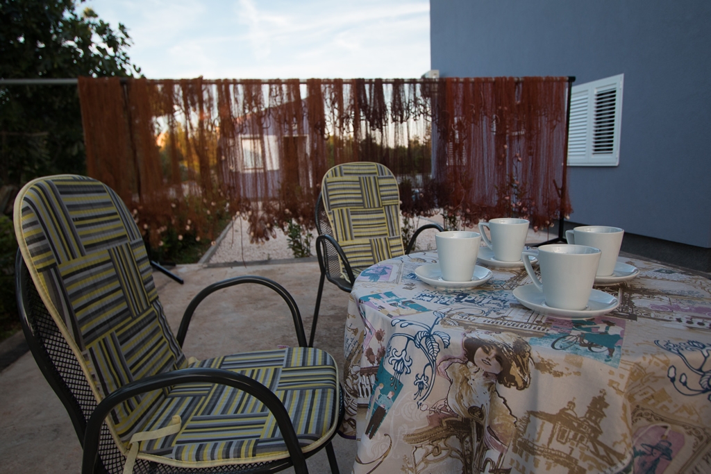 Two bedroom apartment with terrace Verunić, Dugi otok  A-a