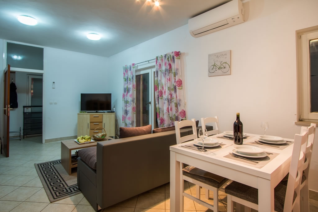 Two bedroom apartment with terrace and sea view Verunić, Dugi otok (A-14286-b)