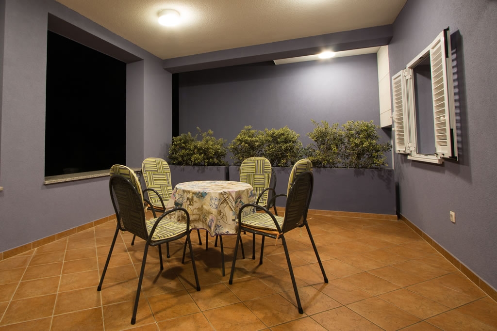 Two bedroom apartment with terrace and sea view Verunić, Dugi otok (A-14286-b)