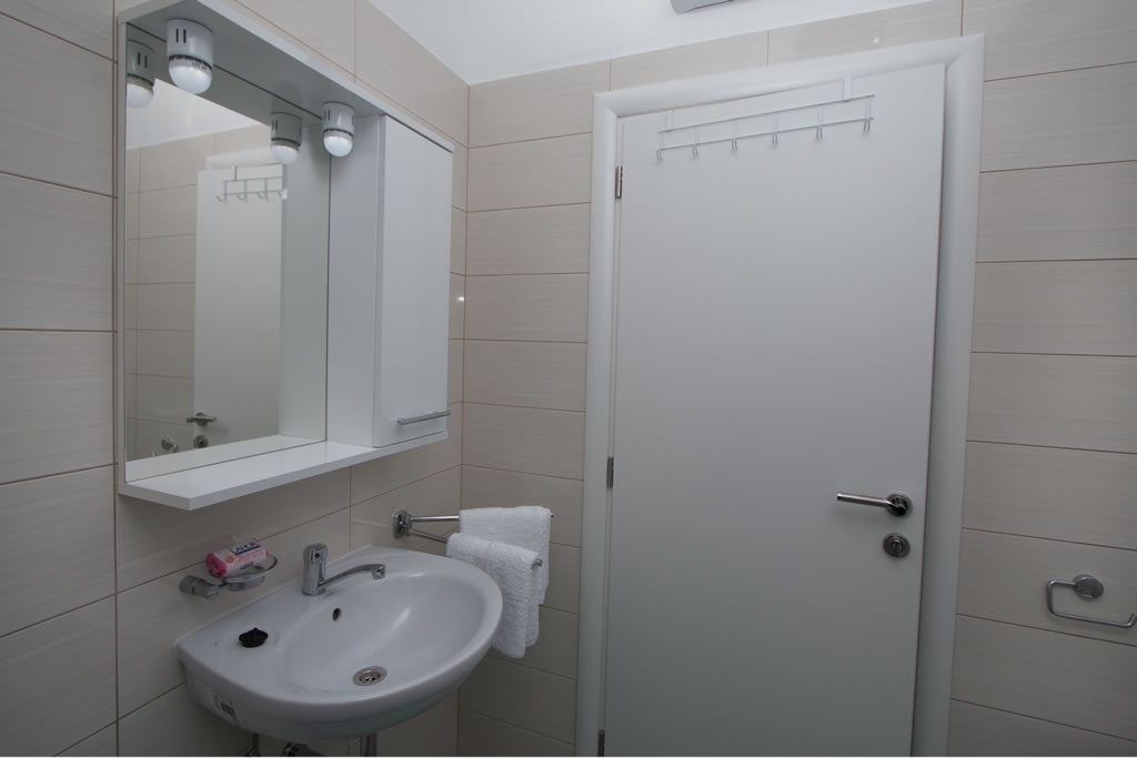 Two bedroom apartment with terrace and sea view Verunić, Dugi otok  A-c